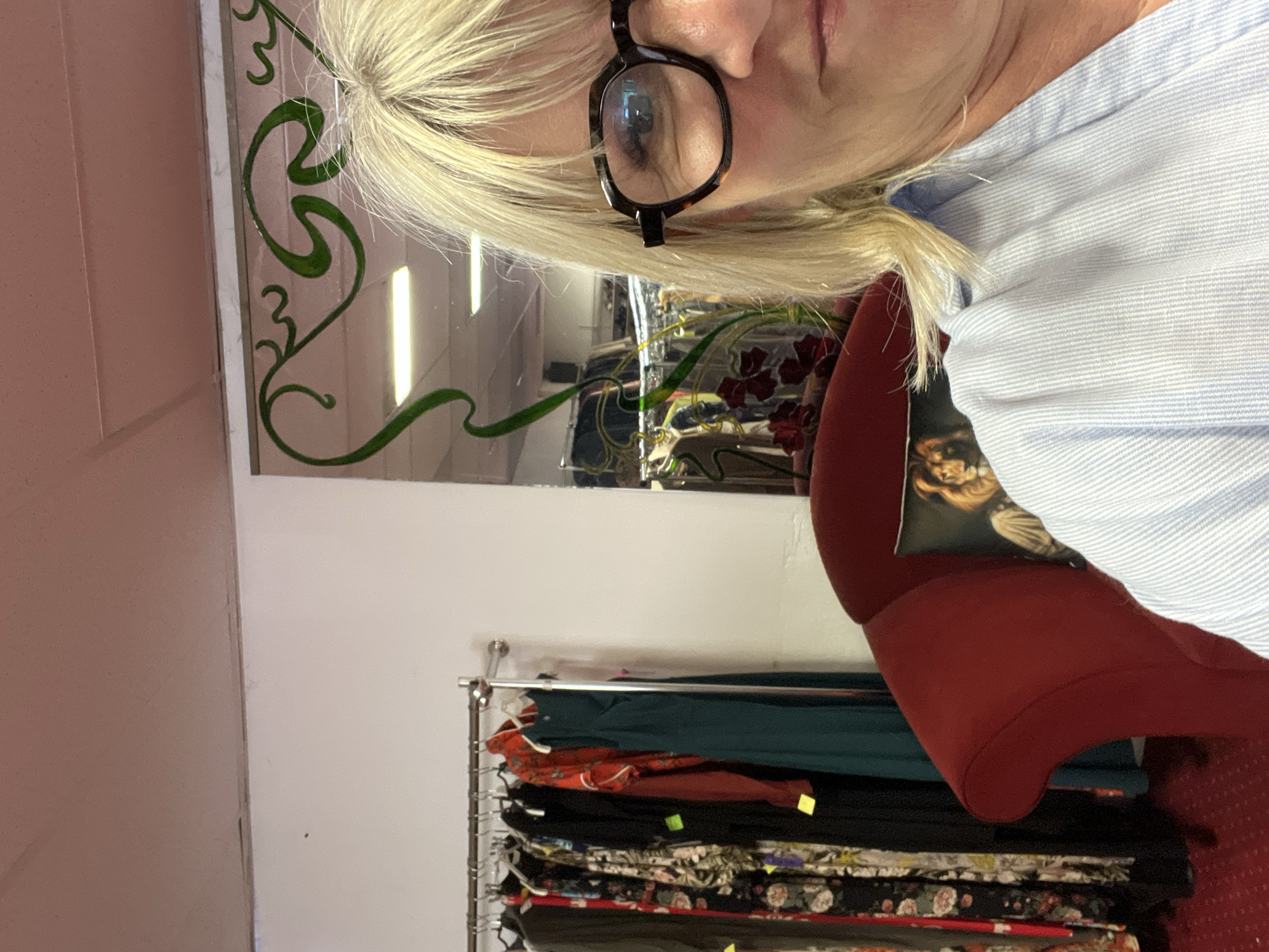 Woman shops, takes selfies in Montélimar clothing store