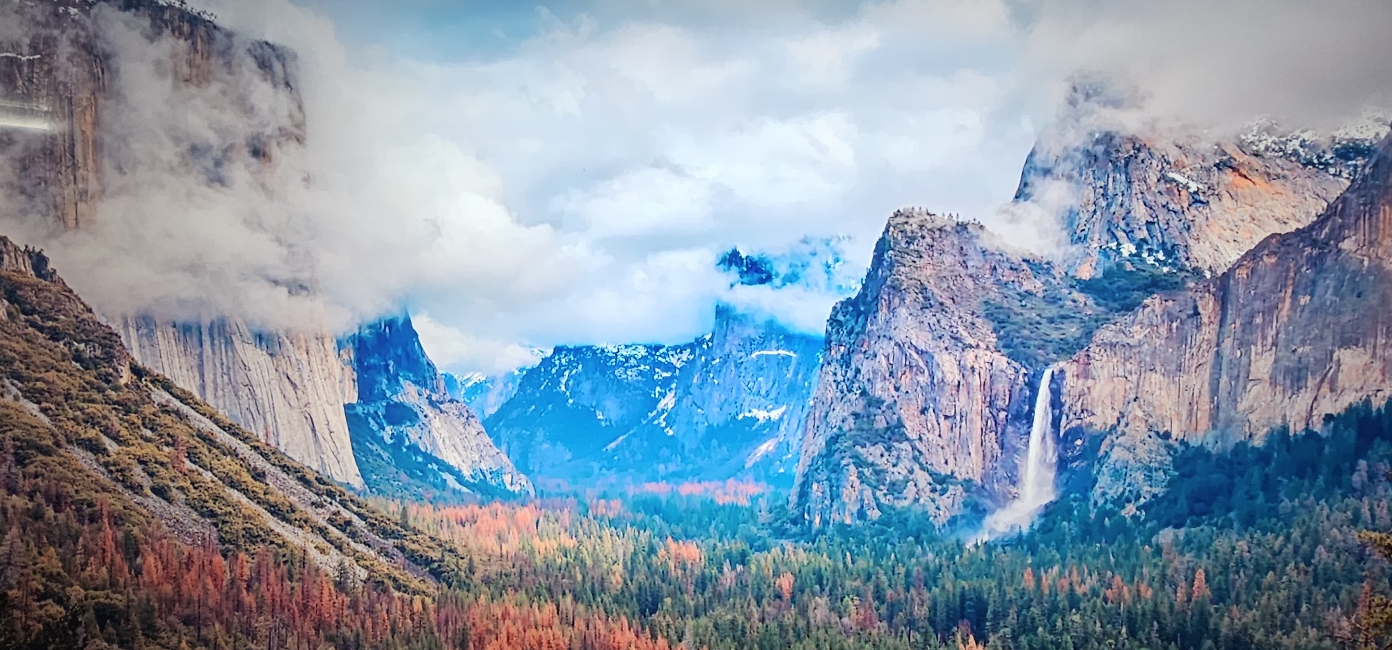 Observer captures valley cliffs and underwater geological scenes