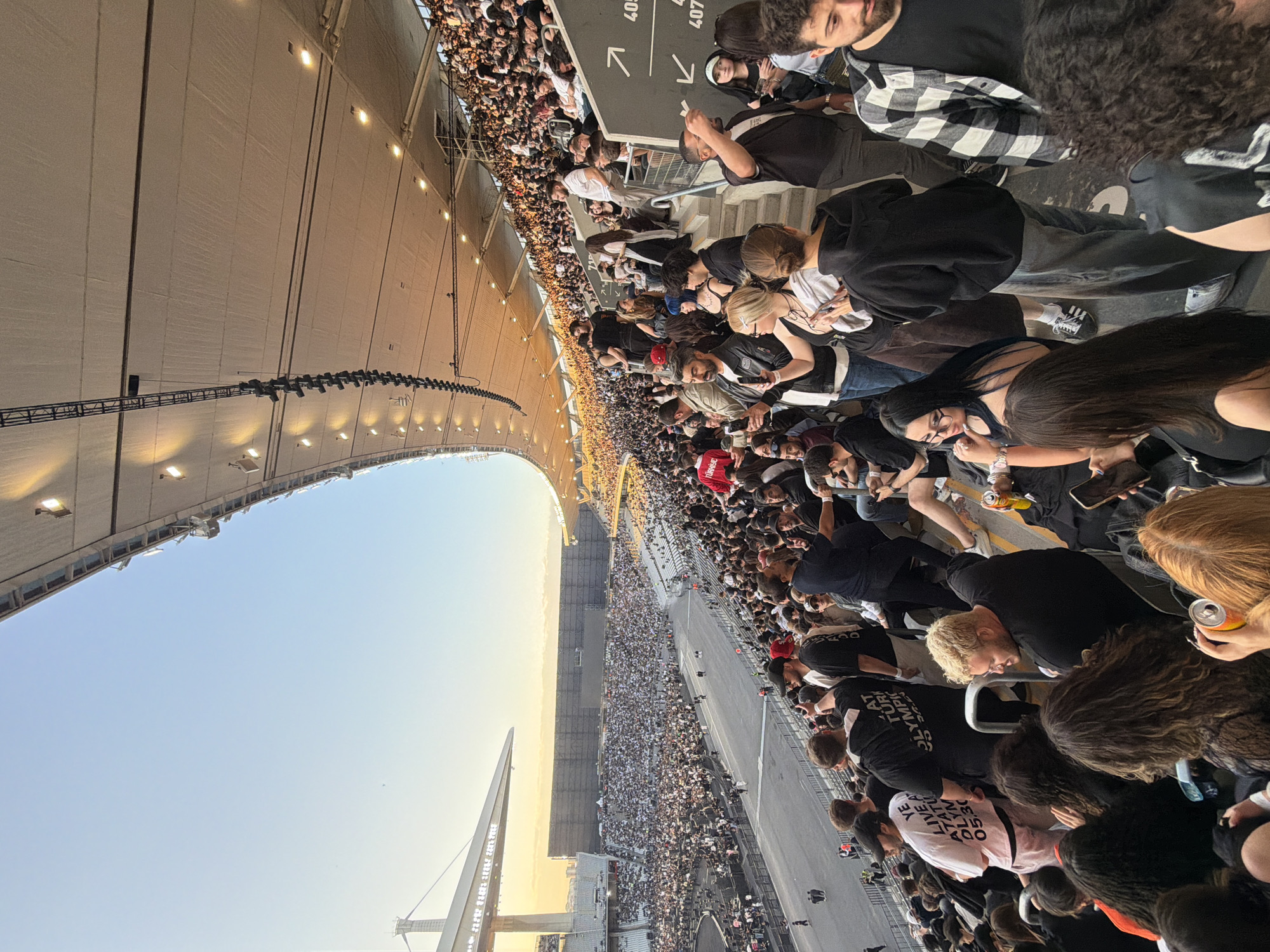 Concert crowds gather in Başakşehir for Atatürk Olympic Stadium event