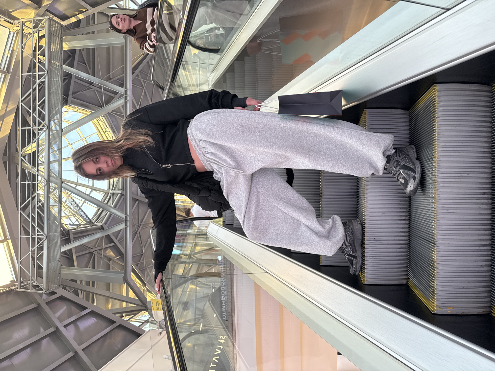 Afternoon around a Moscow mall, streets, and snacks