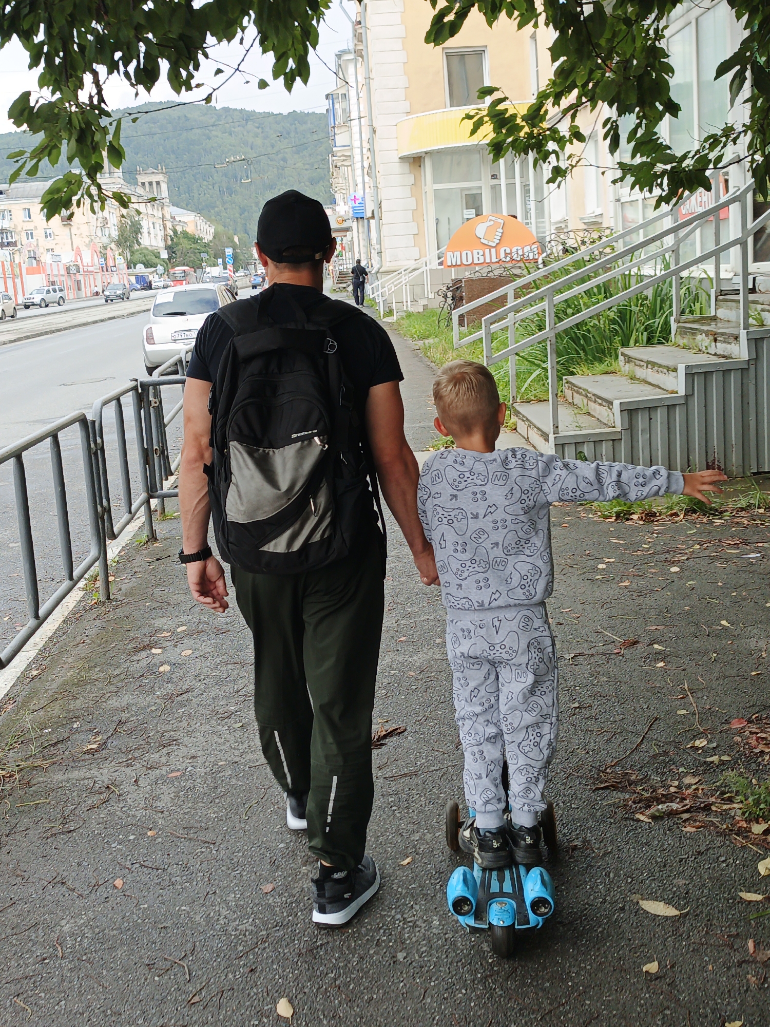 Kids and streets of Zlatoust on a summer afternoon