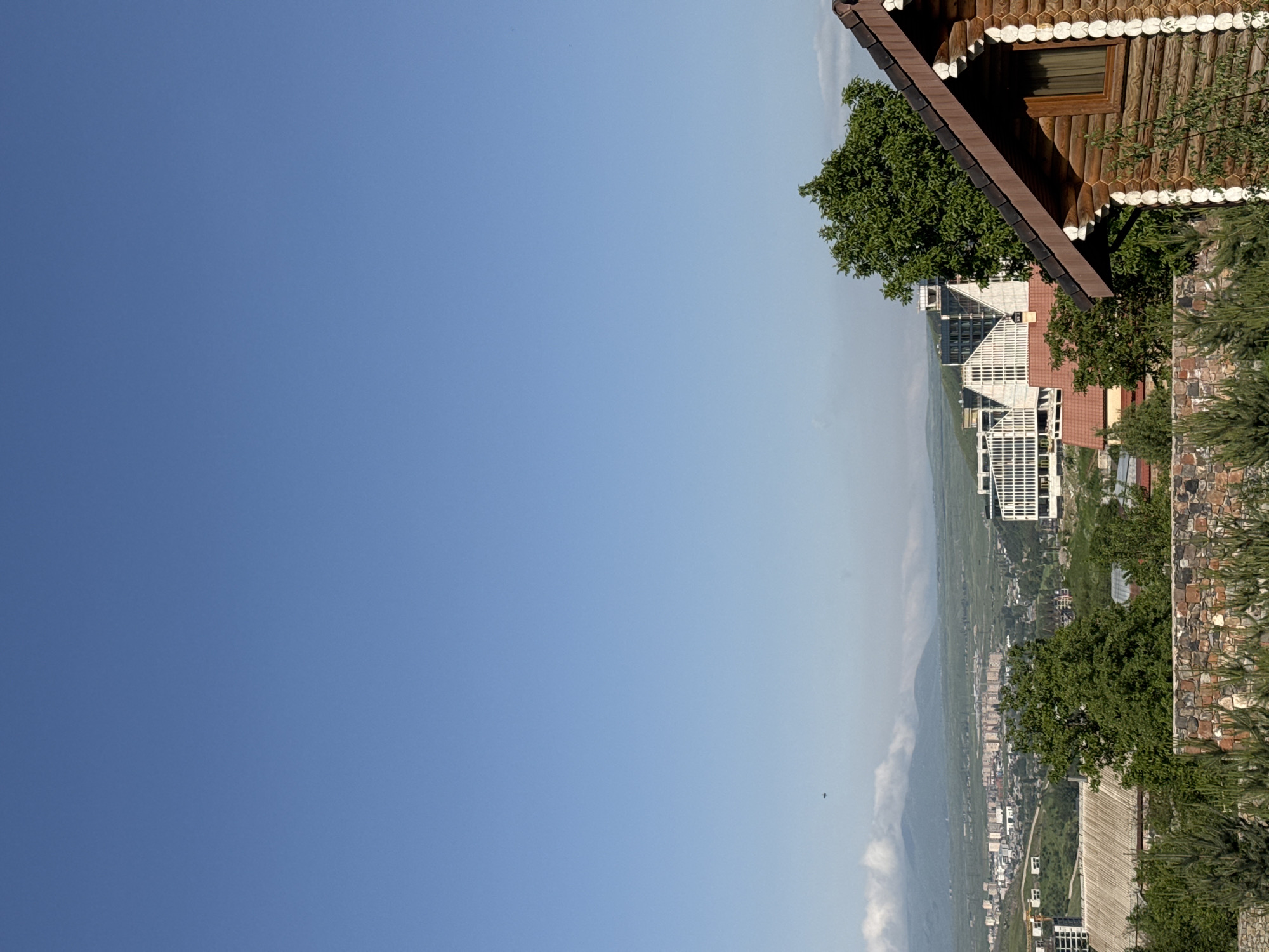 Afternoon in Tsakhkadzor: mountain town streets and a local café