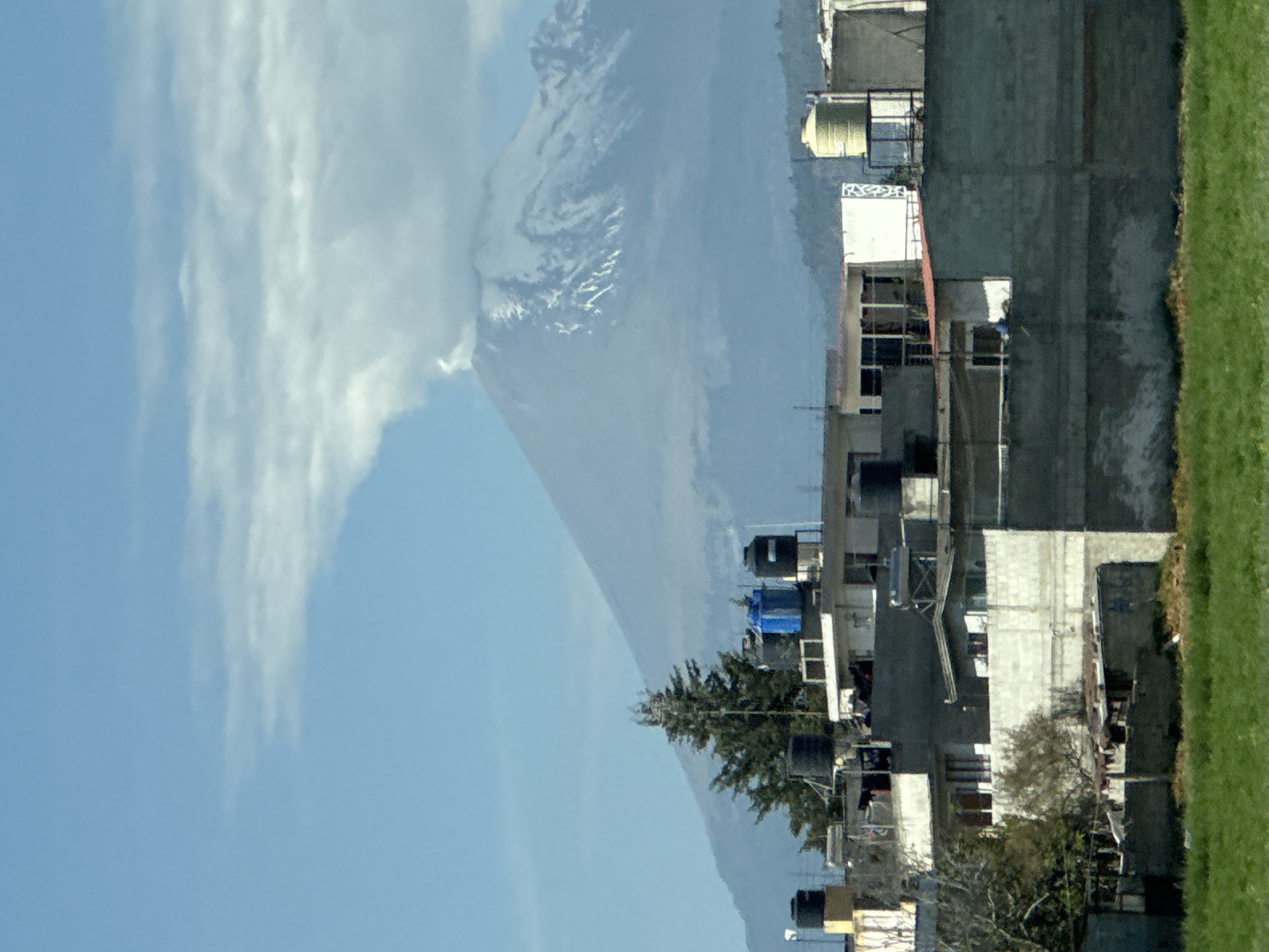 Snow-capped volcanic peaks observed in San Rafael Tlanalapan landscape