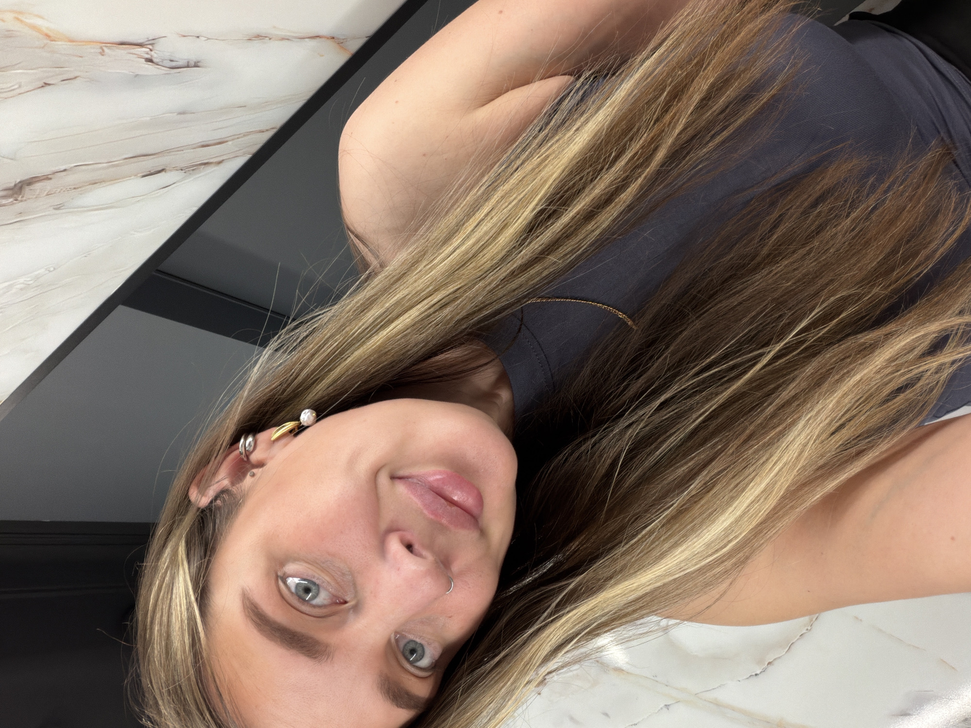 Woman takes bathroom selfies in Moscow