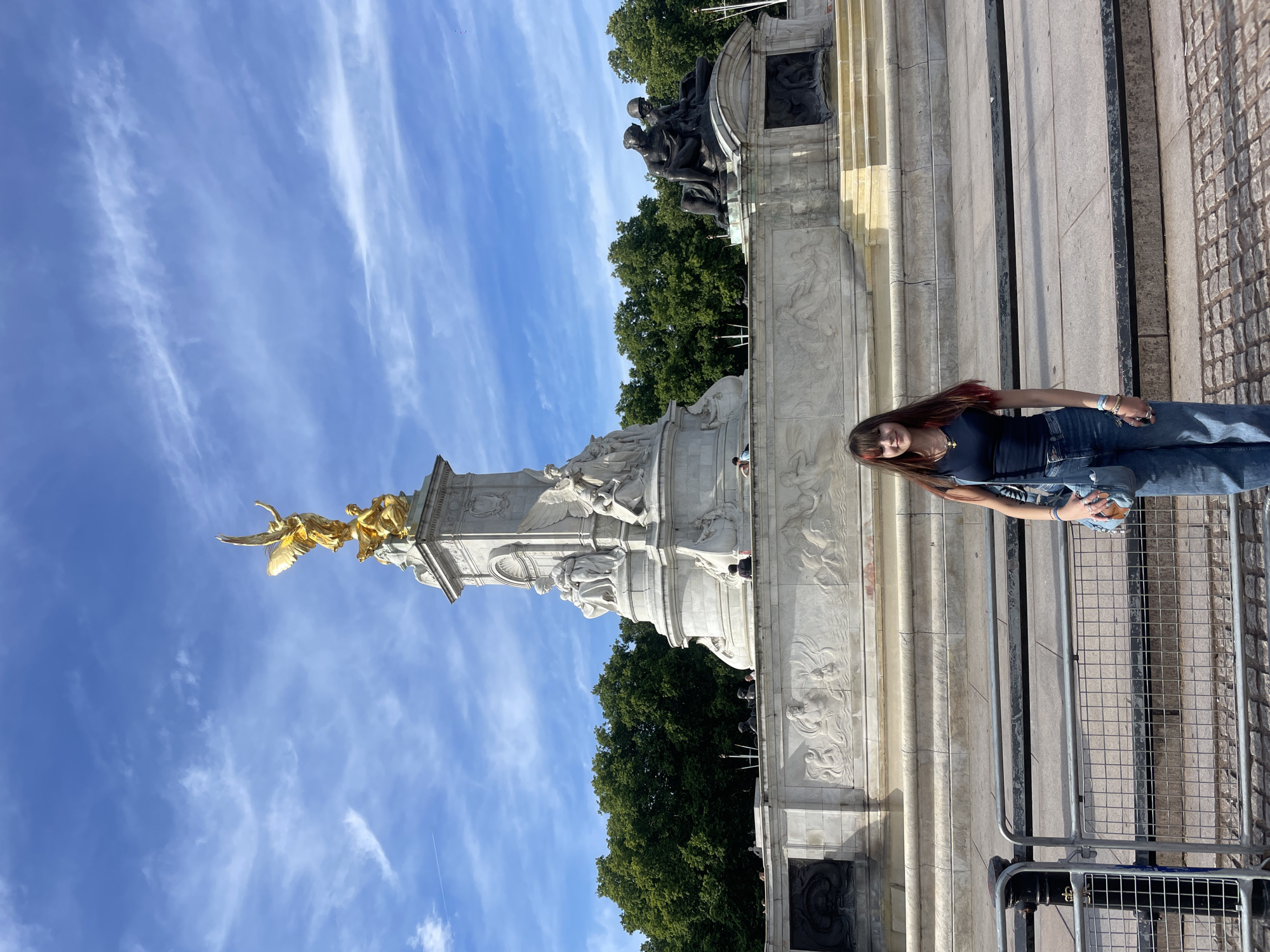 Afternoon at Buckingham Palace and the Victoria Memorial