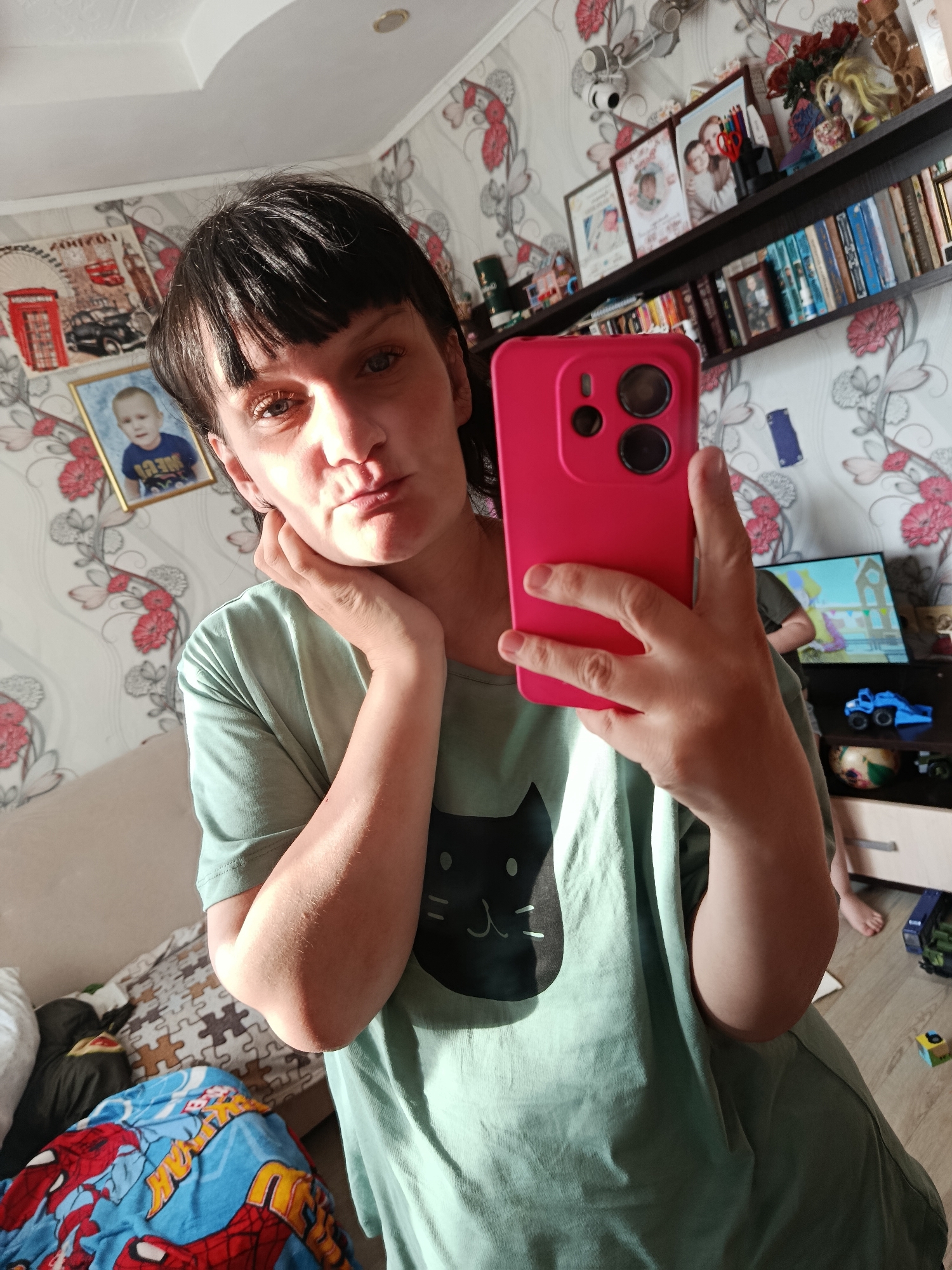 Indoor moments: selfie and adult-child interaction documented