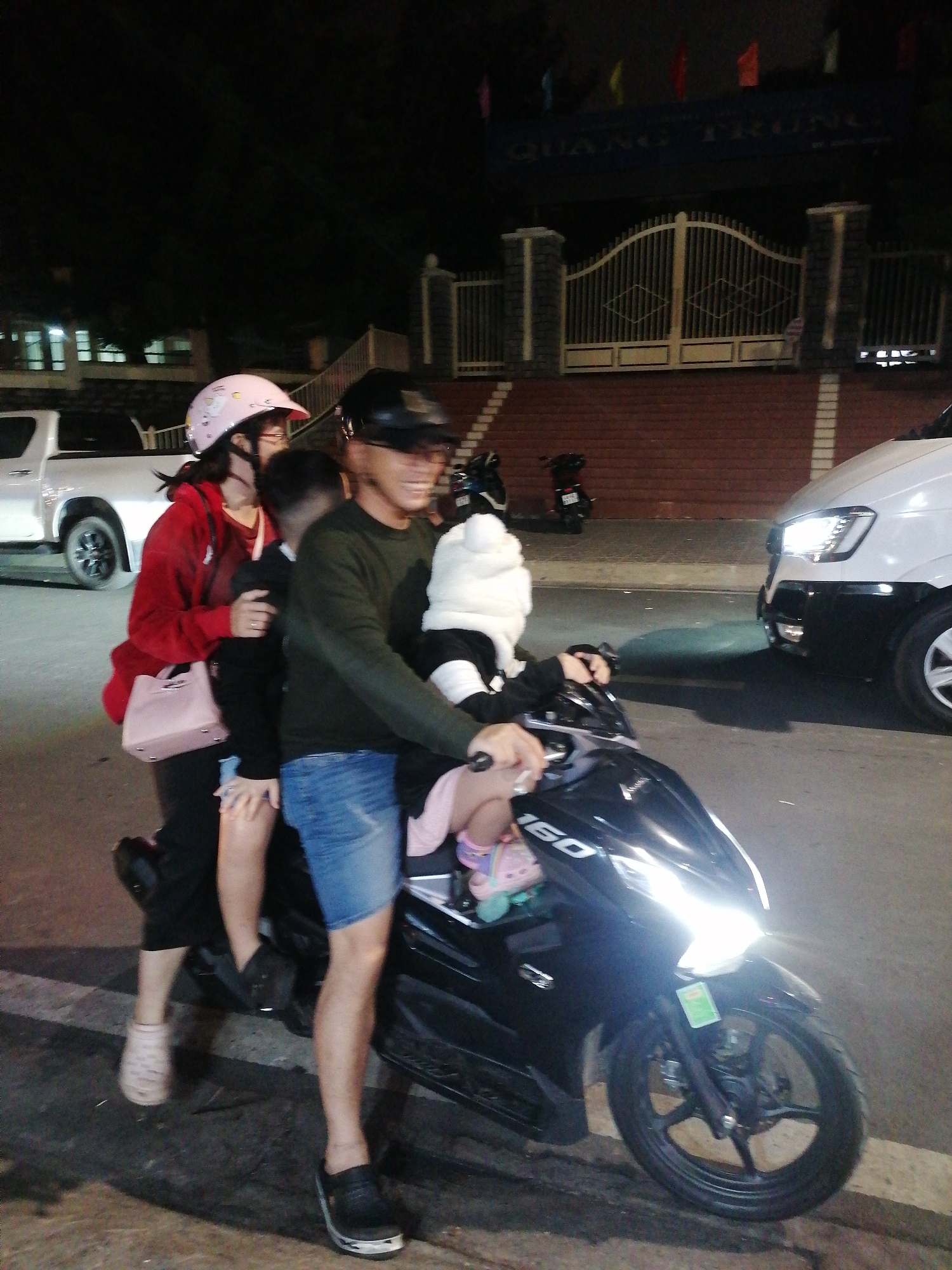 Evening street life documented across Da Lat, Vietnam