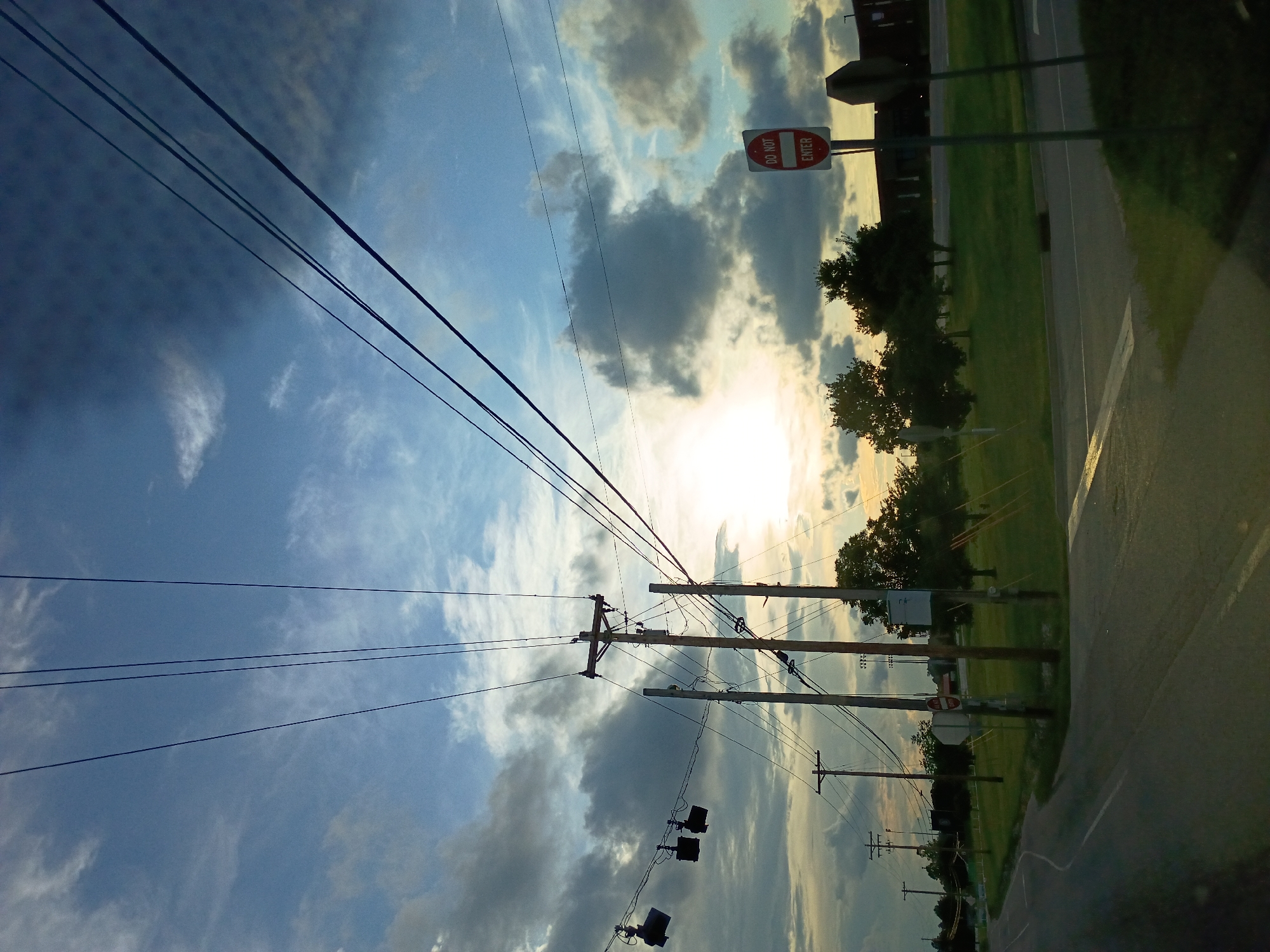 Cloudy dusk at a Nicholasville, Kentucky street intersection