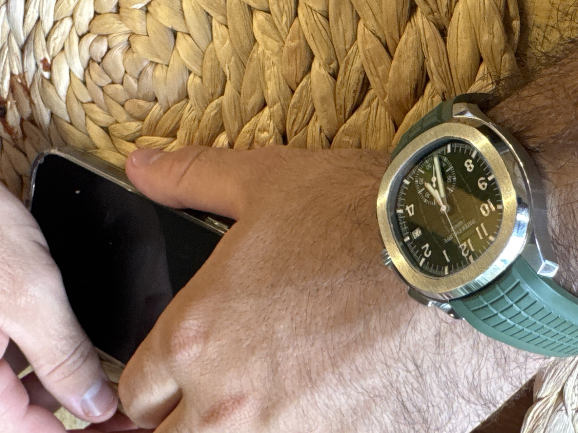 Man with luxury watch photographed holding phone in Avandaro