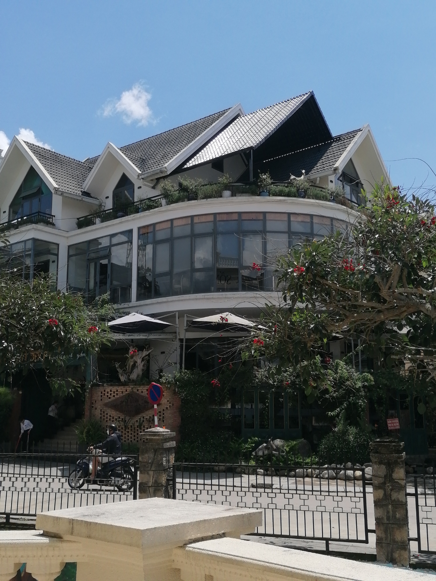 Religious architecture and street life in central Da Lat