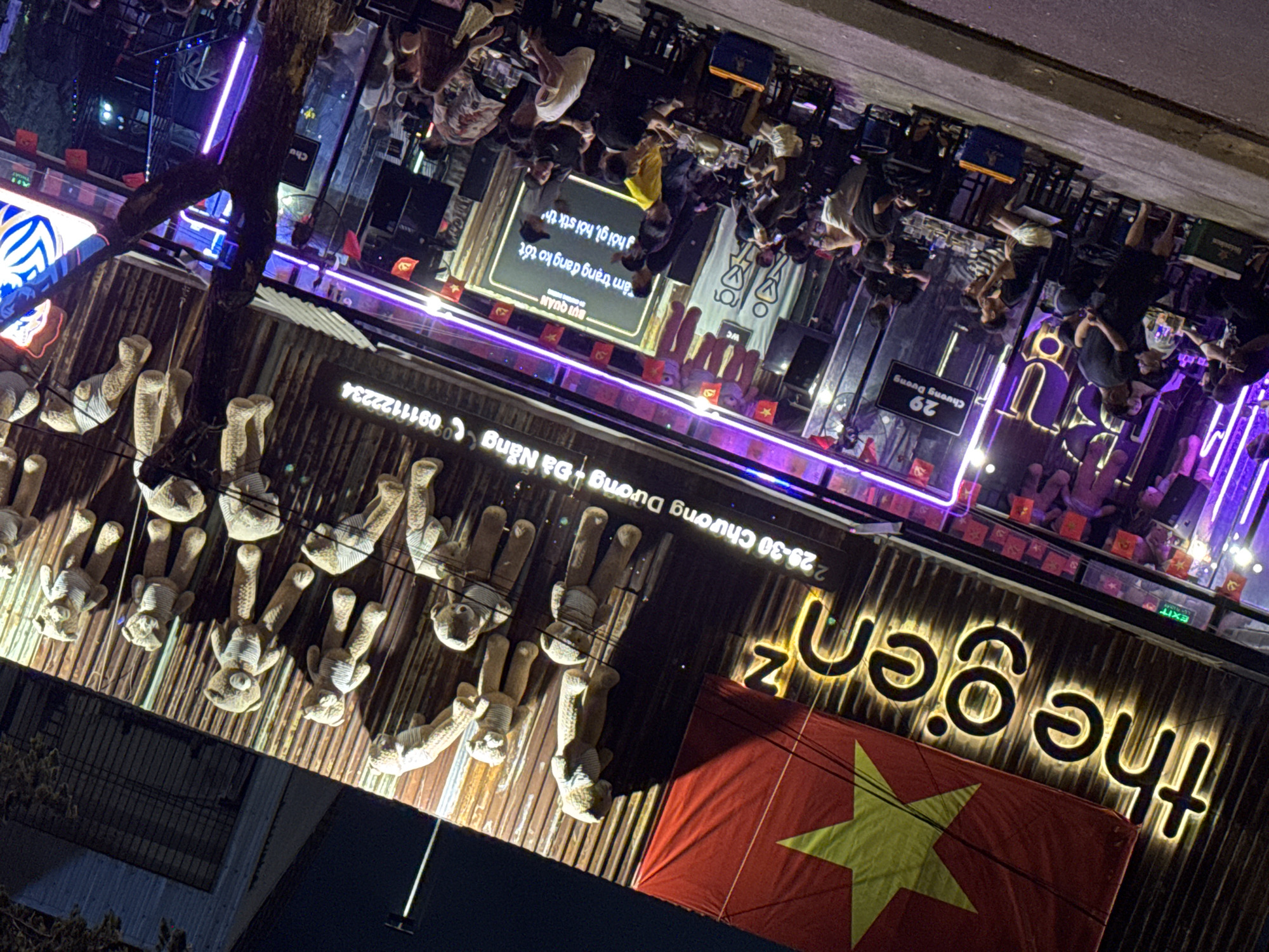 Evening street life documented across Đà Nẵng, Vietnam