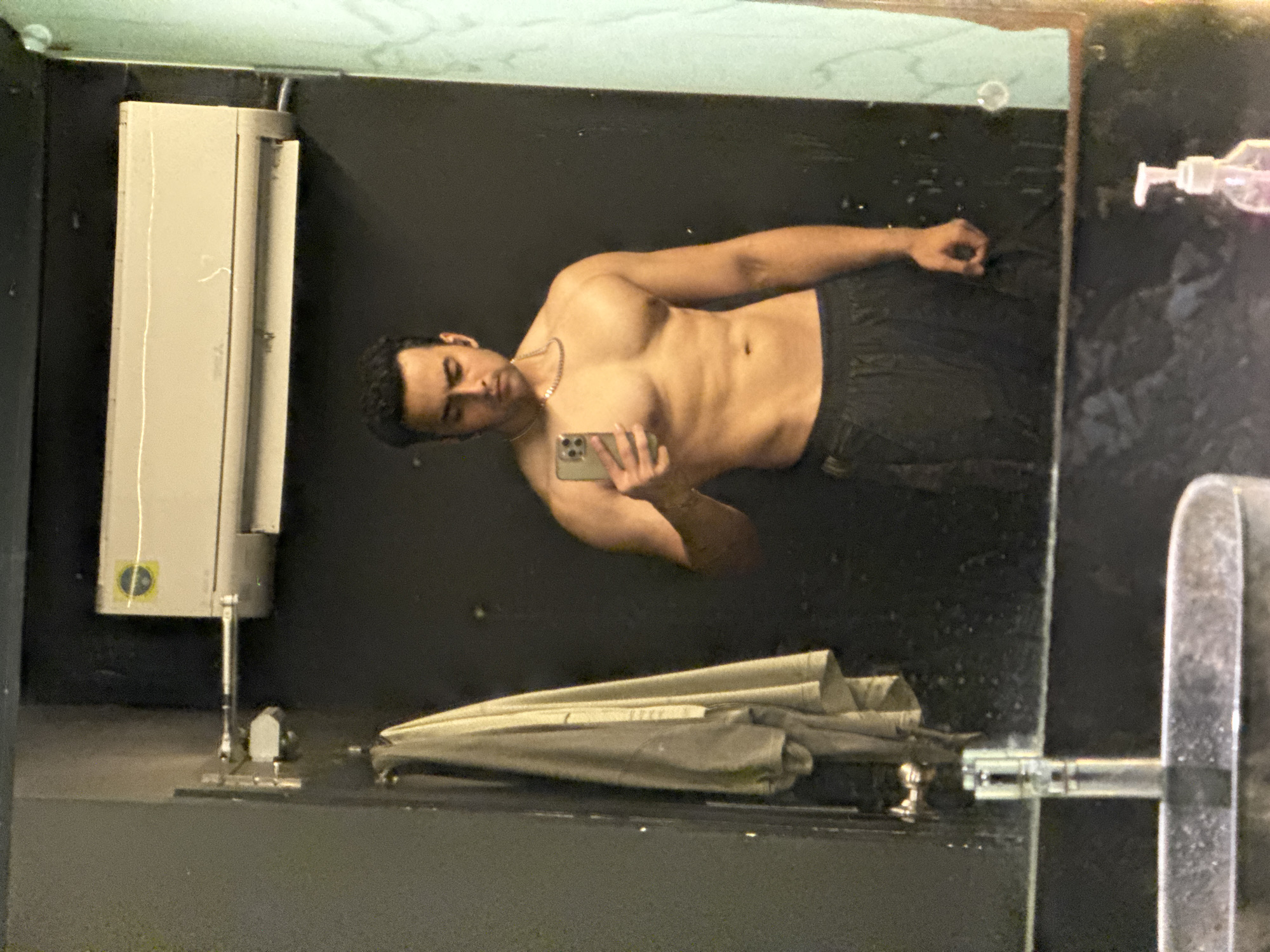Gym mirror selfie in a Kolkata workout space