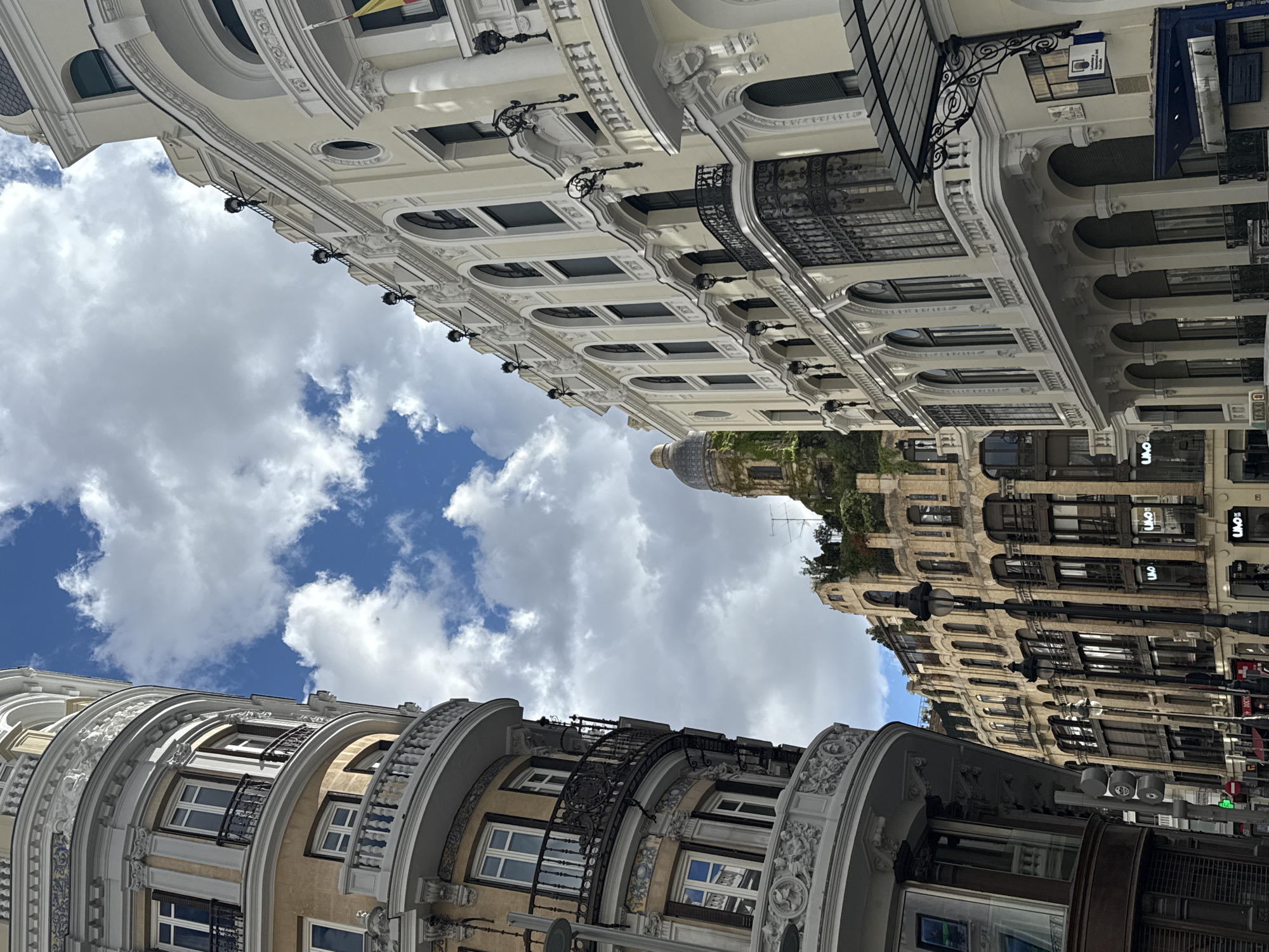 Madrid afternoon captures street views, shopping, vinyl records