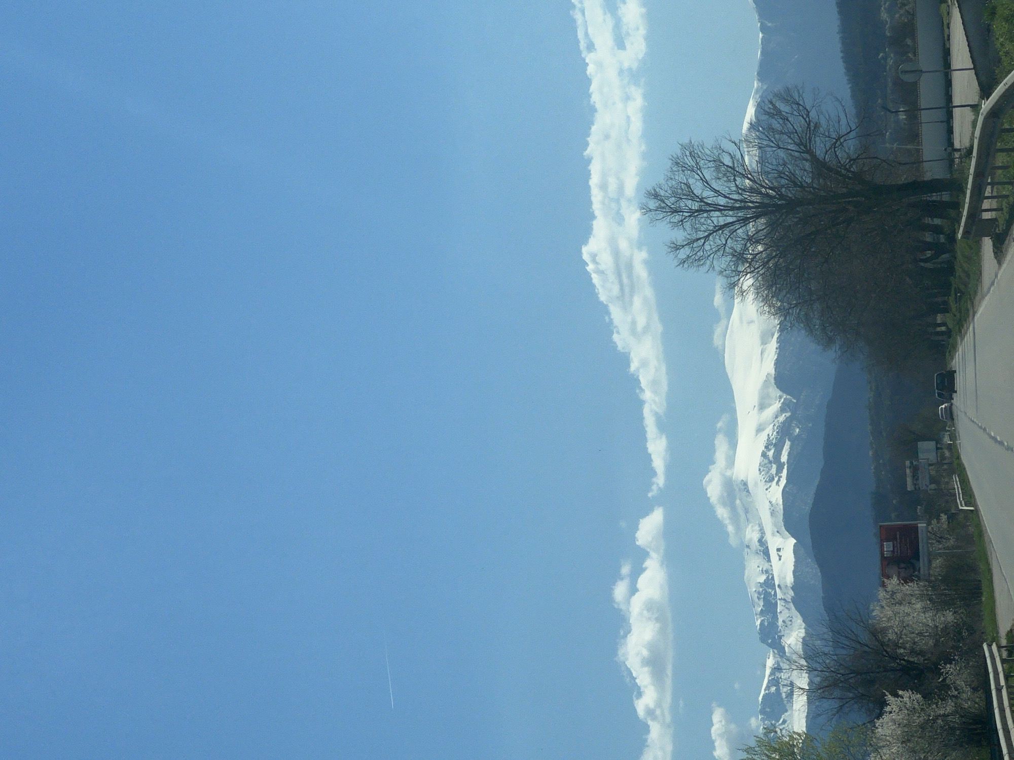 Aircraft contrail observed in clear skies over Sevlievo, Bulgaria