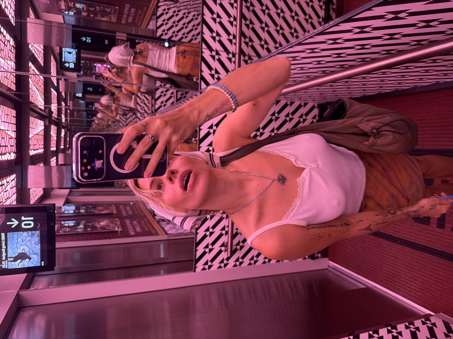 Woman documents early morning selfie session across Bangkok locations
