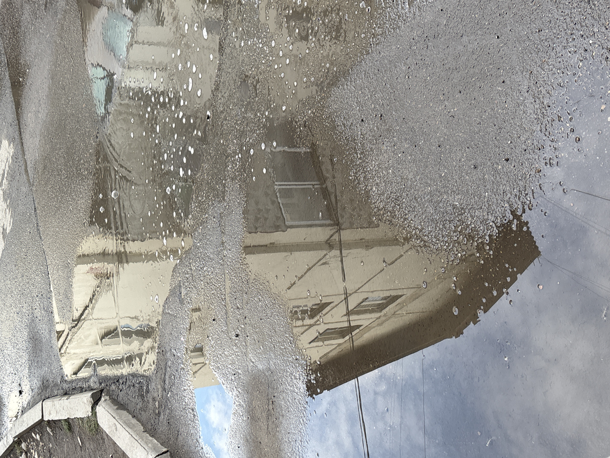 Morning street scenes and domestic moments captured in Irkutsk