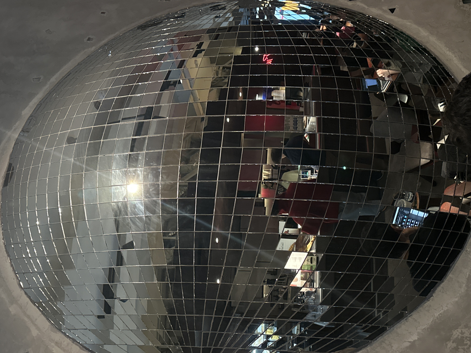 Moscow retail and dining venues captured in afternoon documentation