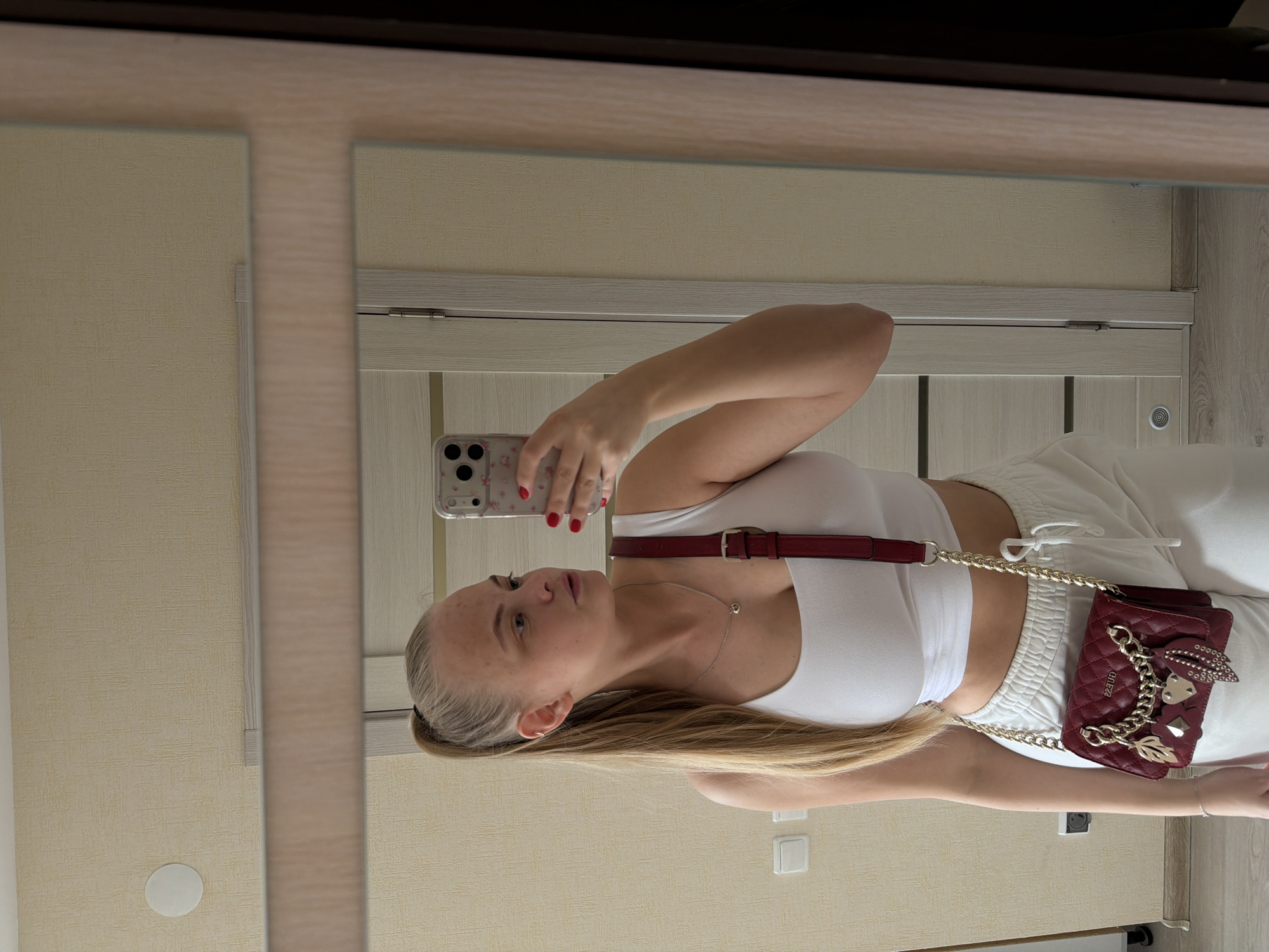 Woman documents morning routine through selfies in Izhevsk apartment