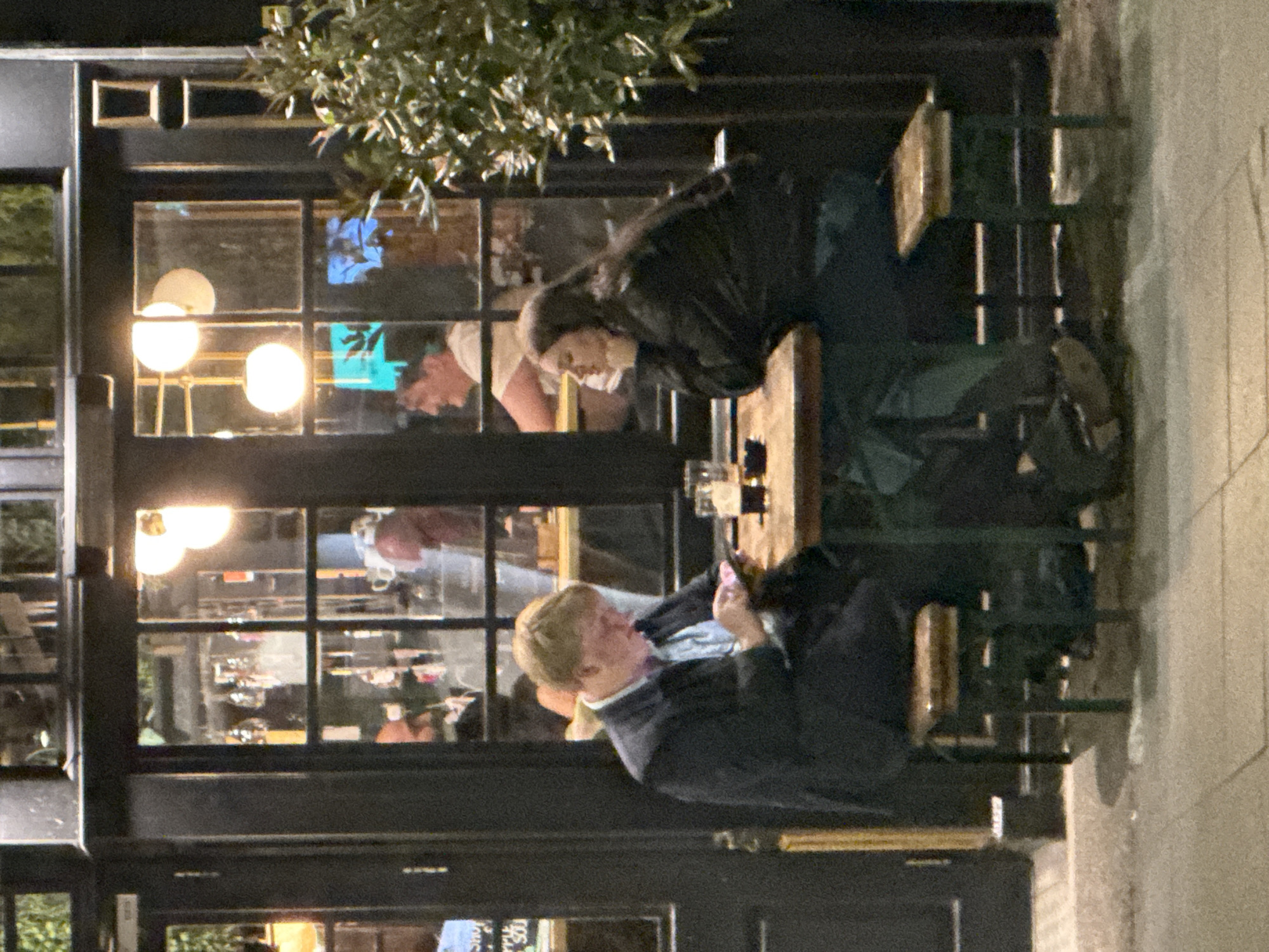 Evening walk through central London captures urban life