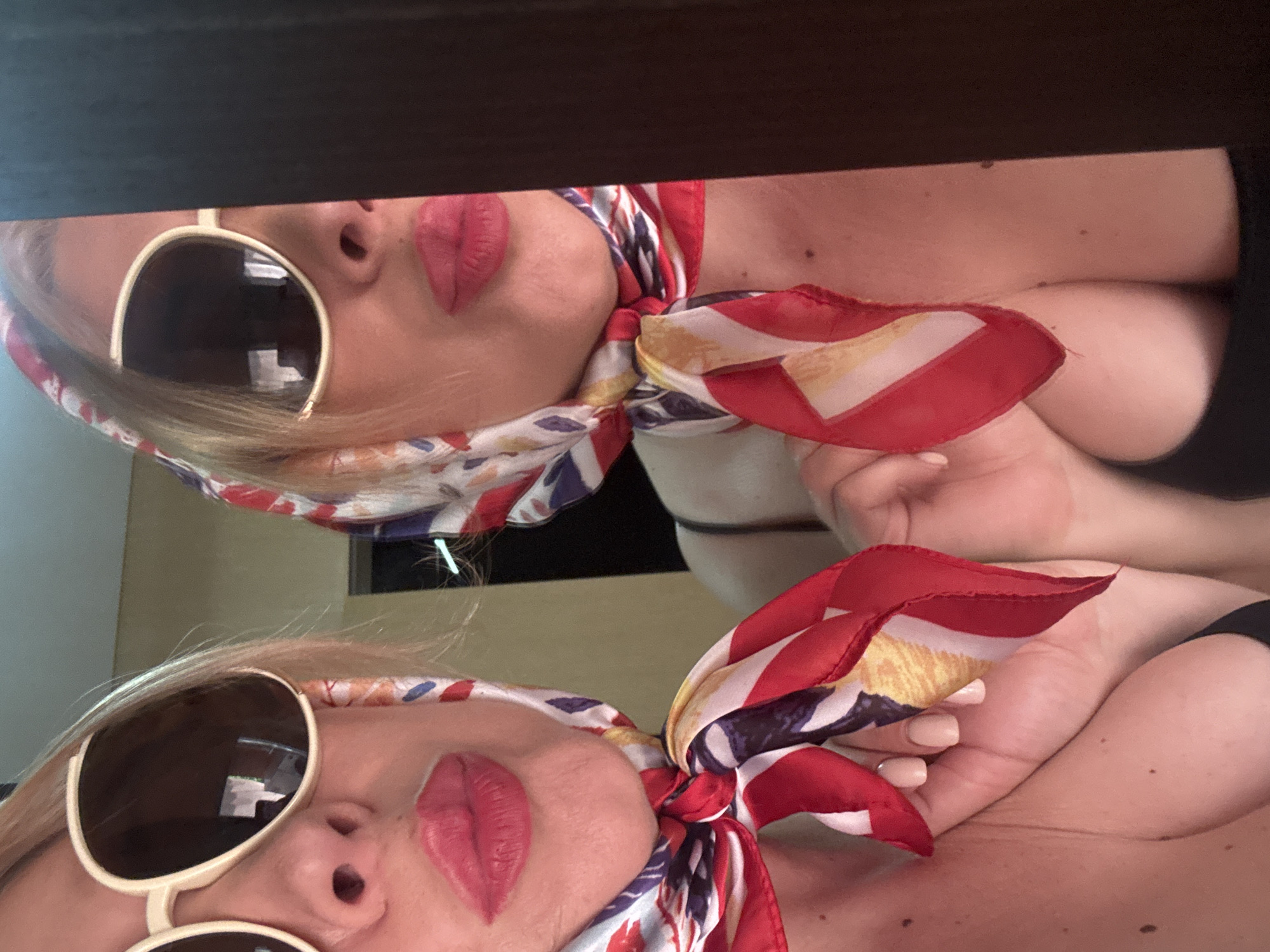 Sochi selfie session: patterned scarf, big sunglasses, calico cat