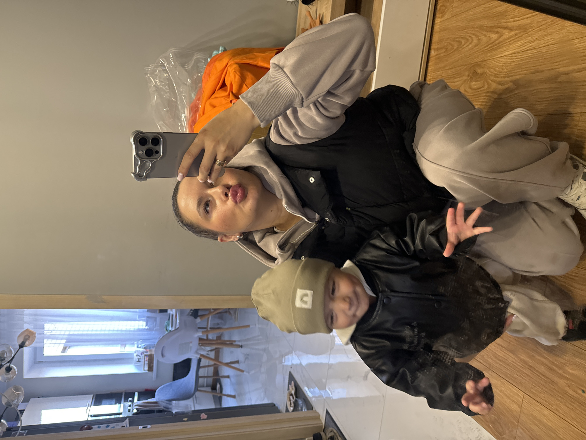 Woman documents casual outing with child in Odintsovo