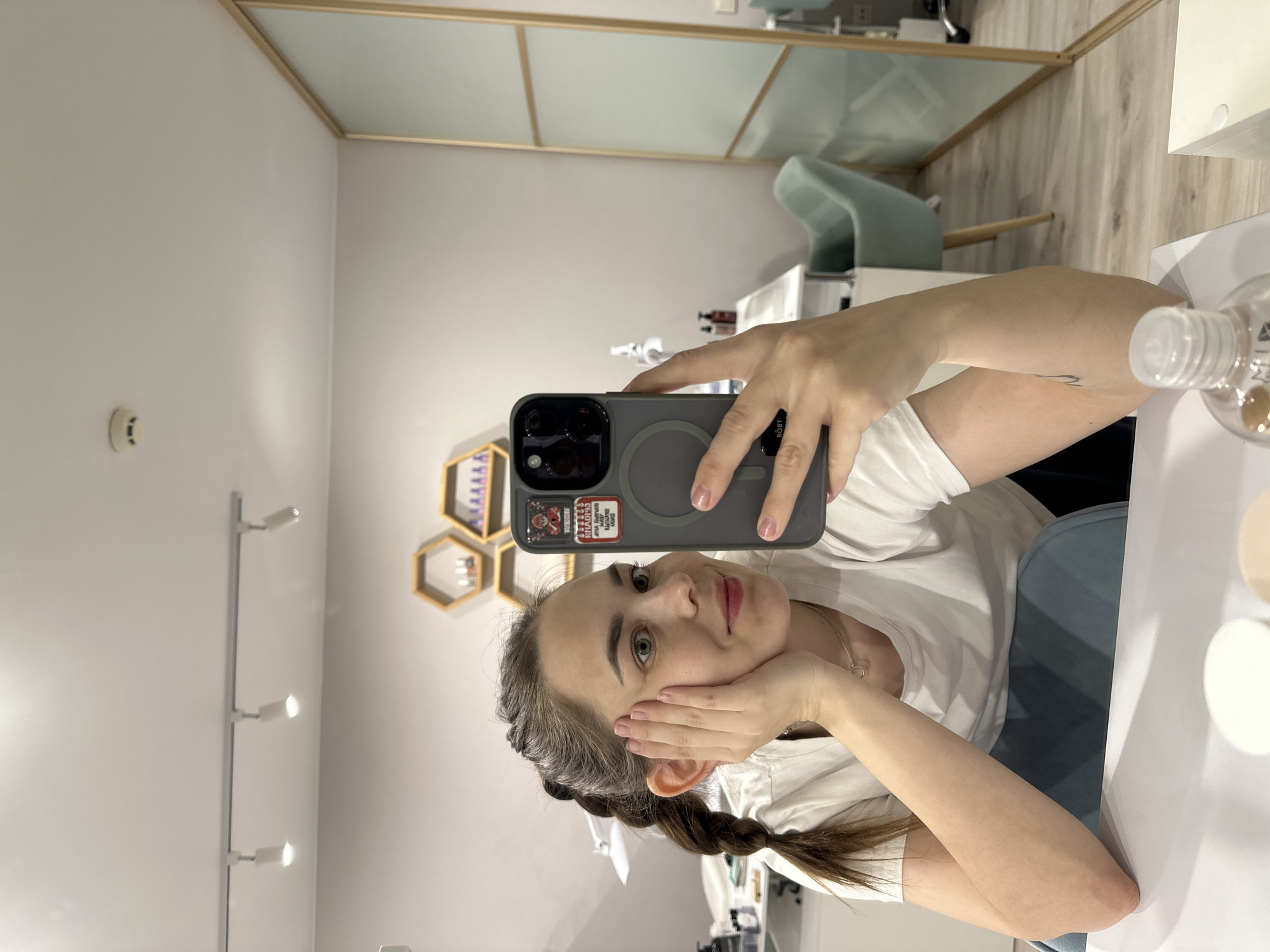 Early morning scenes captured in Perm: salon selfie, construction site