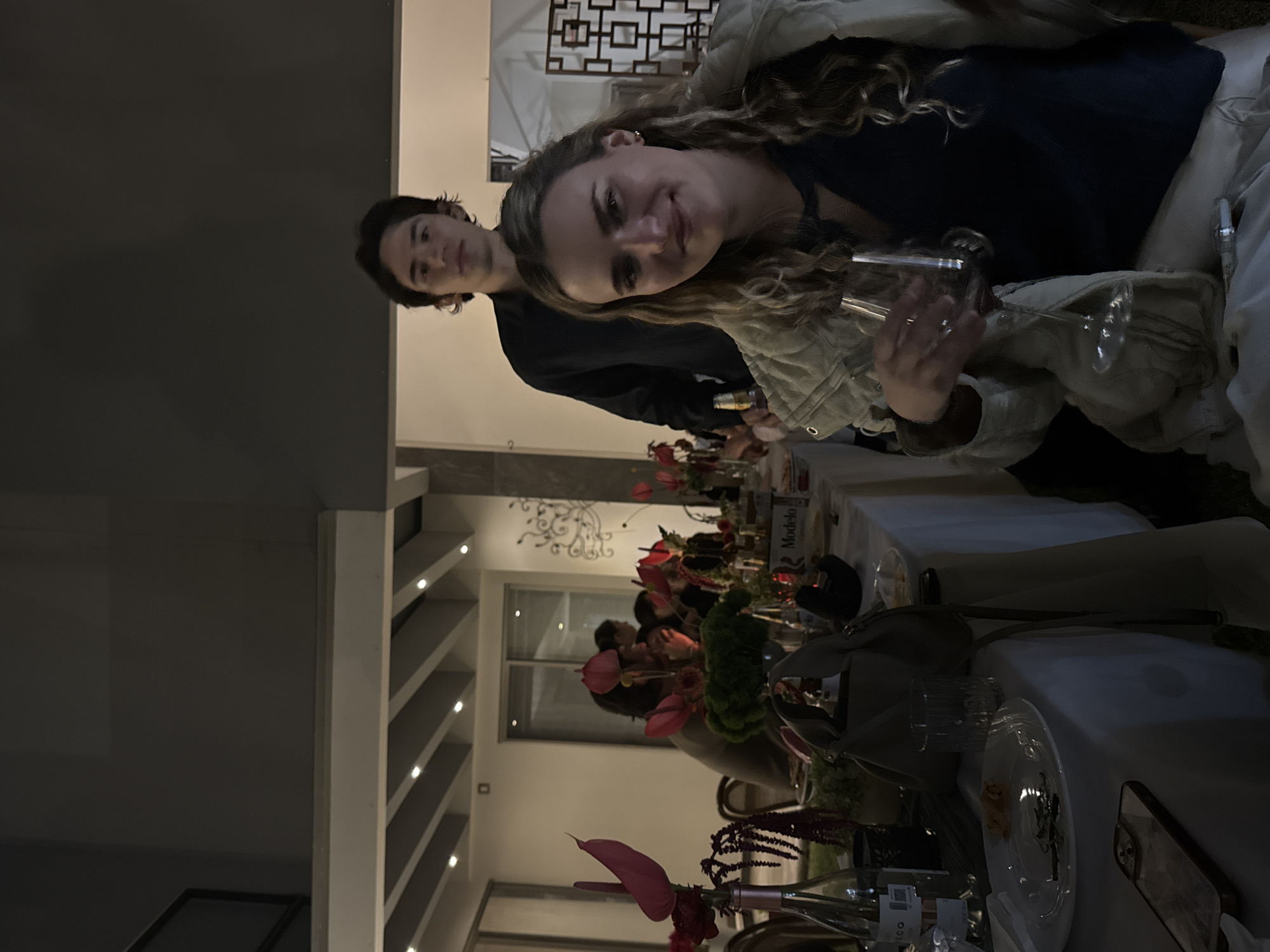 Evening restaurant gathering documented by witnesses in Puebla