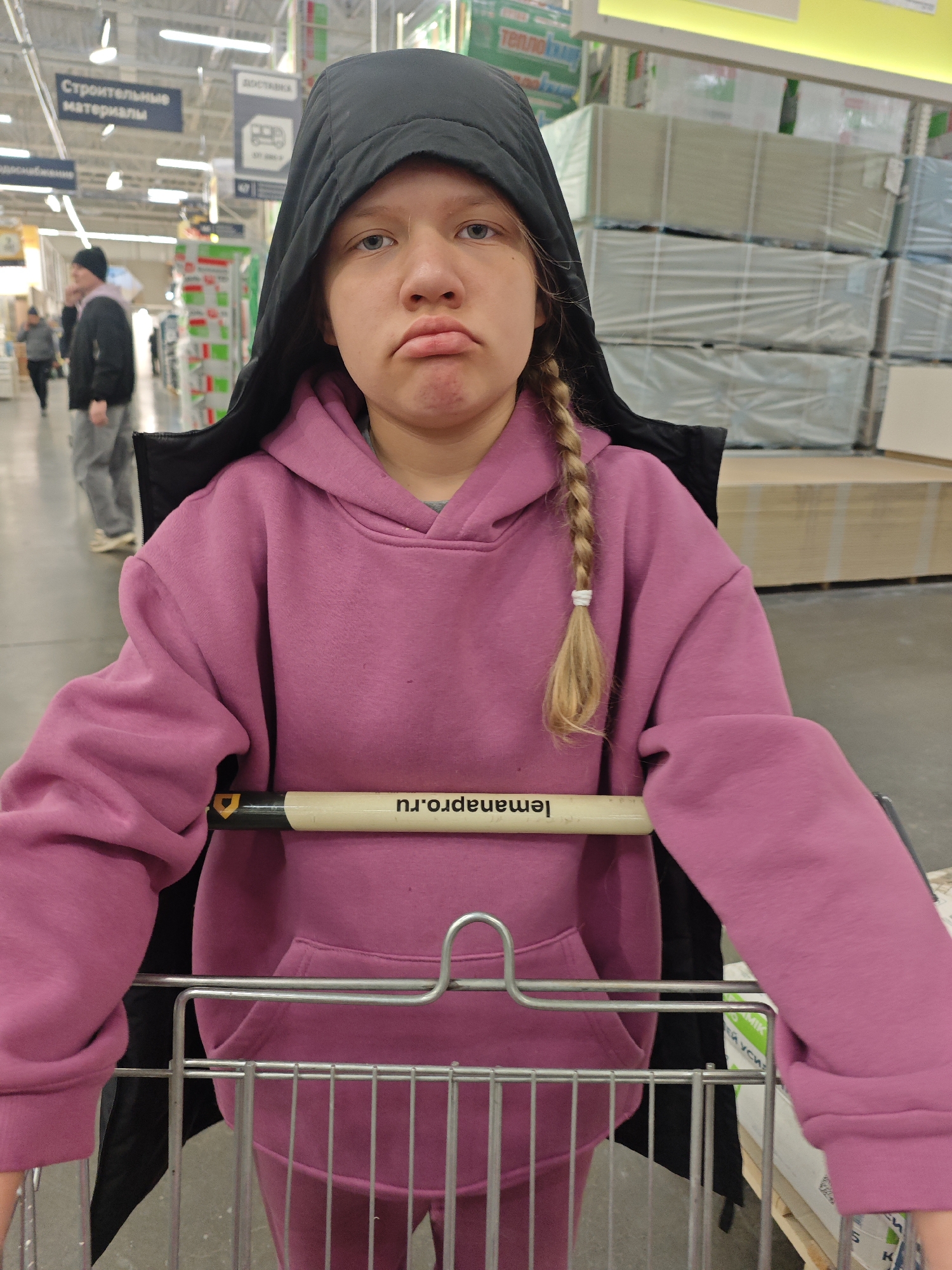 Routine Shopping Activities Documented at Izhevsk Home Improvement Store