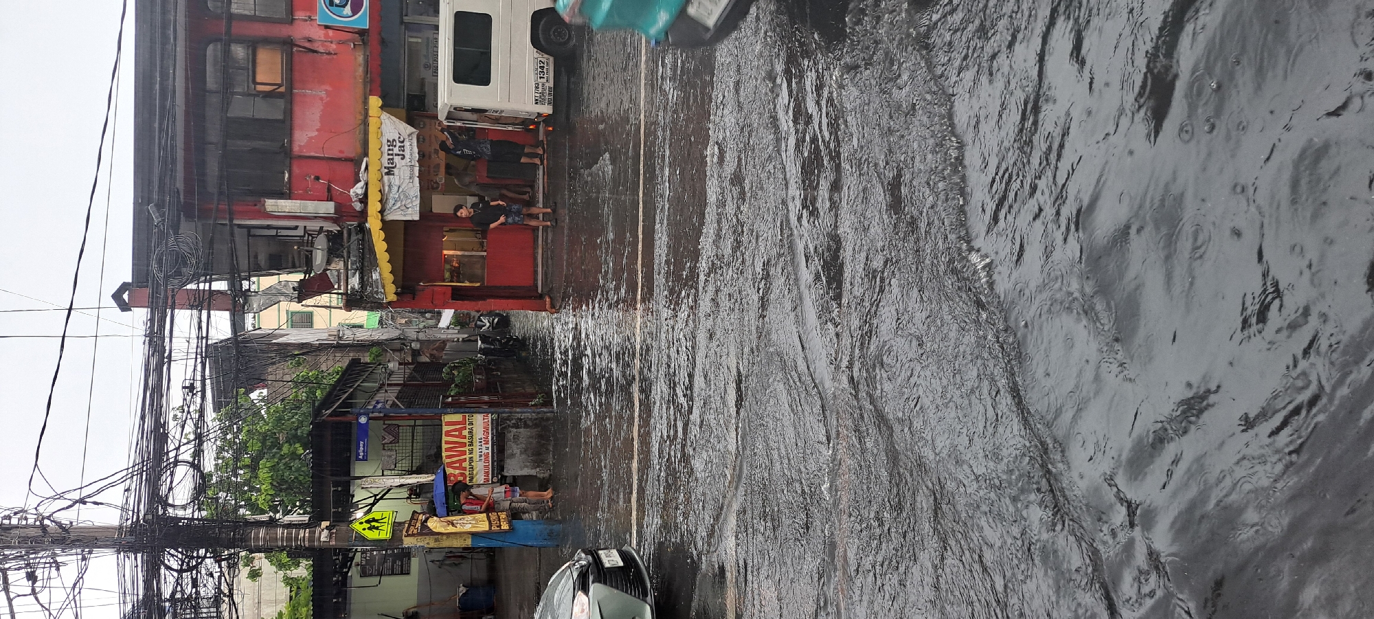 Mandaluyong streets flood as heavy rain hits Metro Manila
