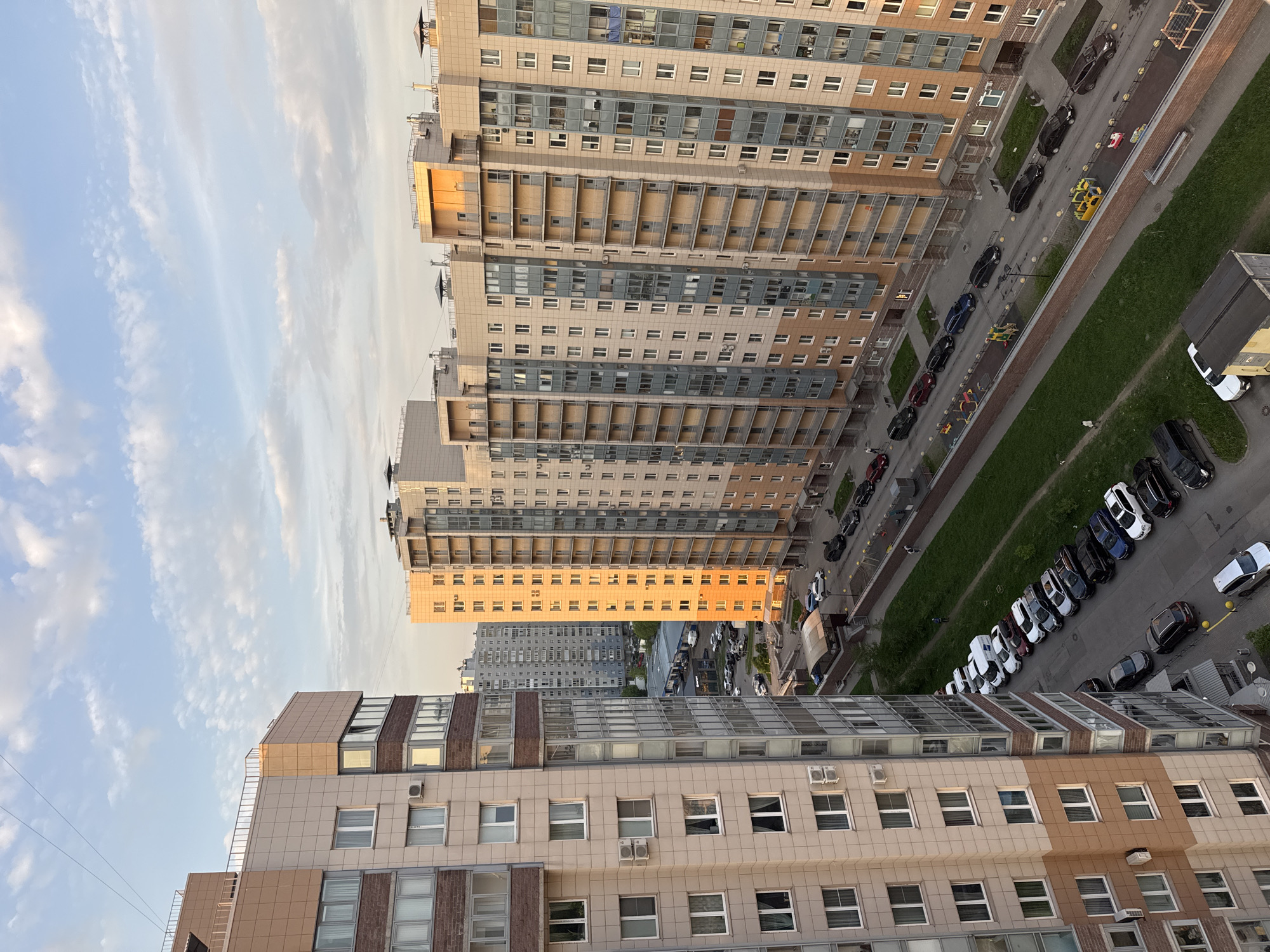 Sunset cityscape documented across Sinyavino, Russia in 90 seconds