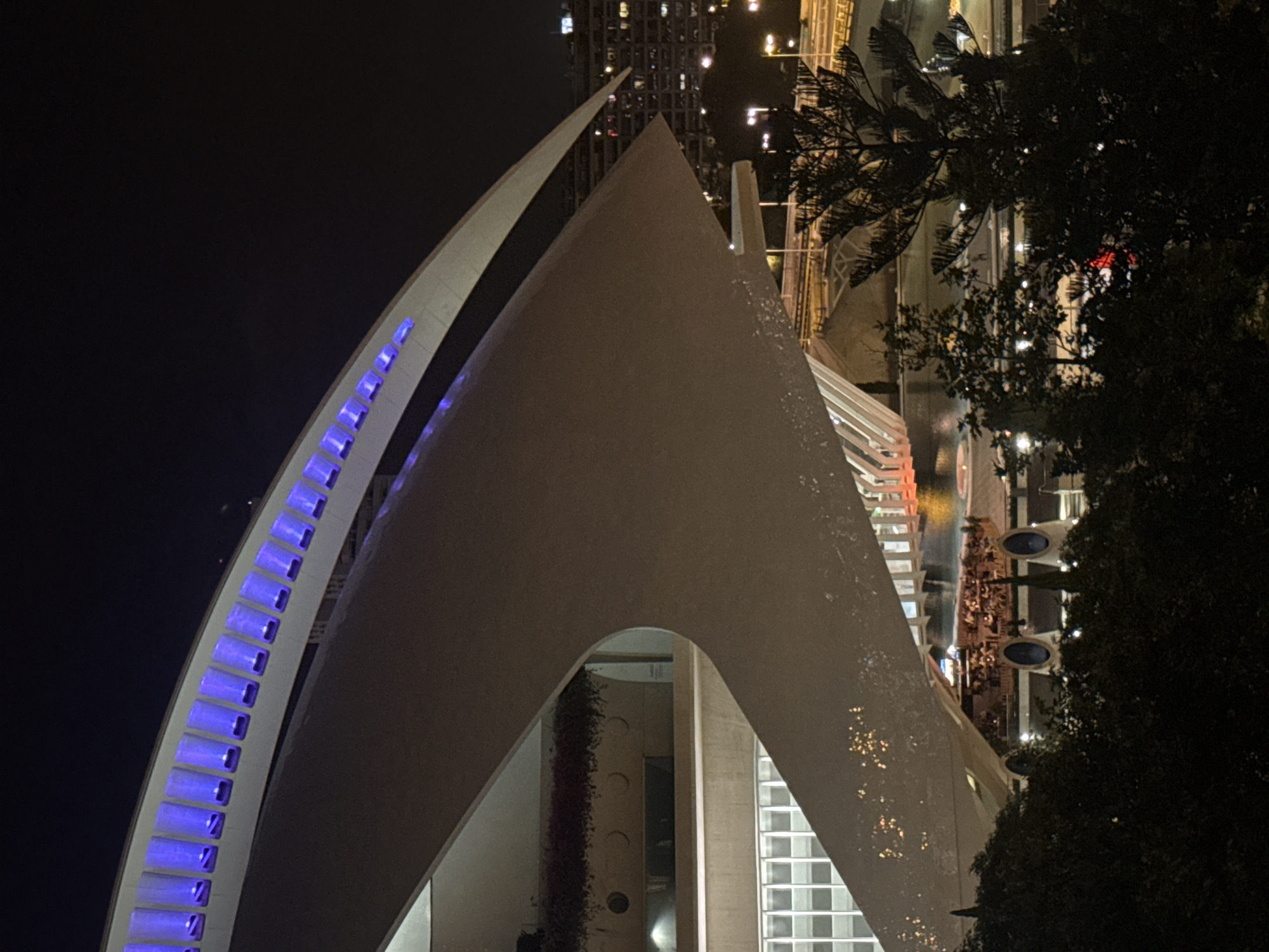 Nighttime photography captures Valencia's futuristic City of Arts Sciences