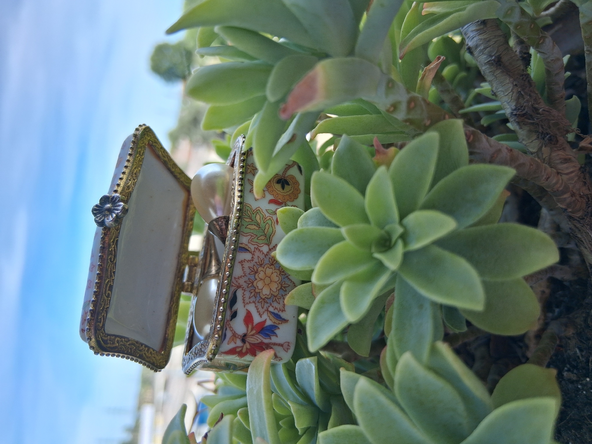 Vintage jewelry styling session with cantaloupe prep in Colorno