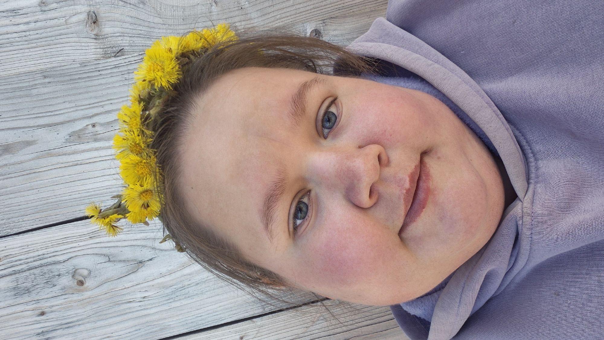 Morning flower crown photoshoot captured in rural Russian village