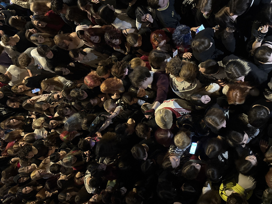 Frank Carter concert draws packed crowd at Moscow venue