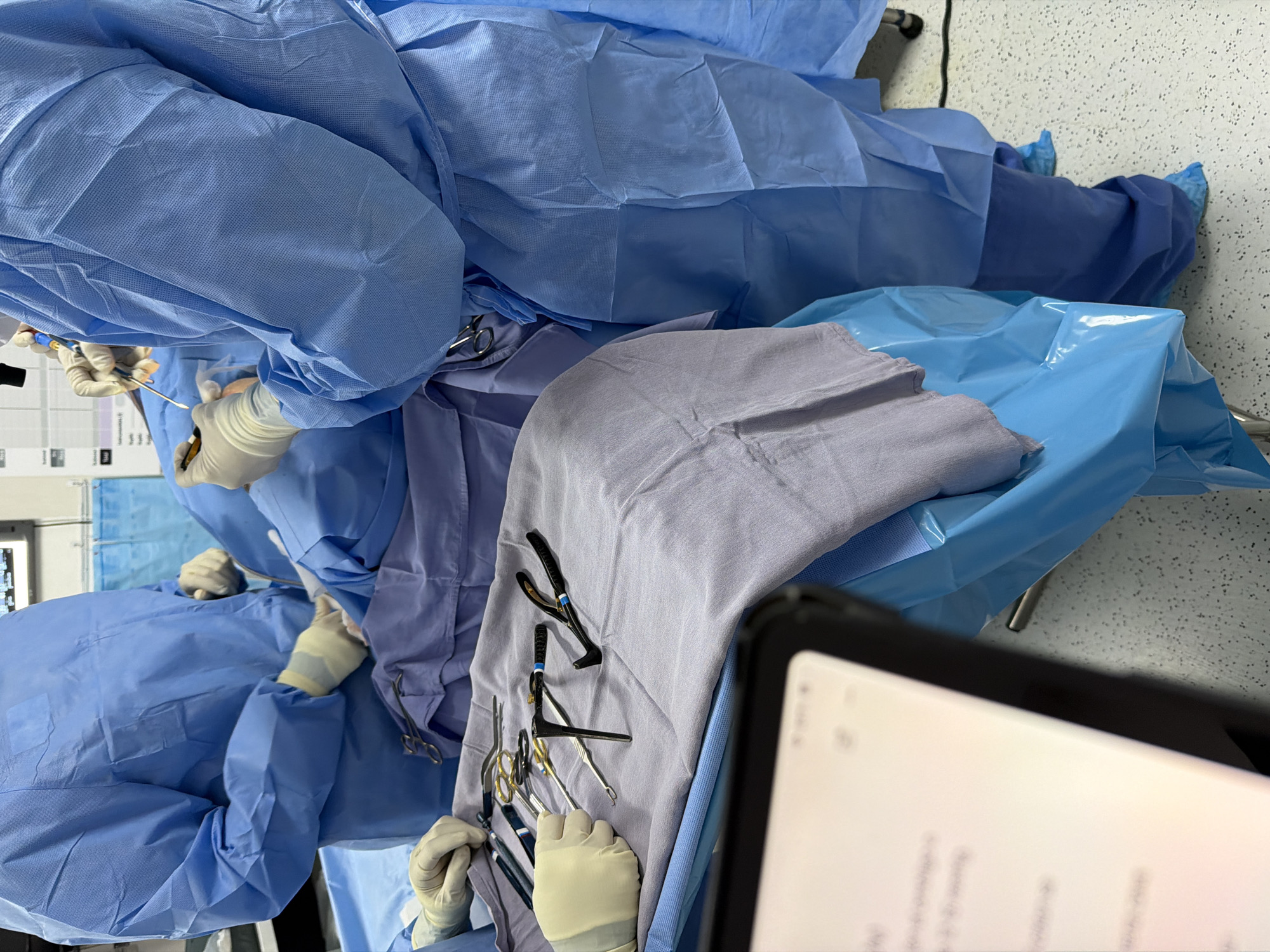 Medical team performs surgery in Puebla operating room