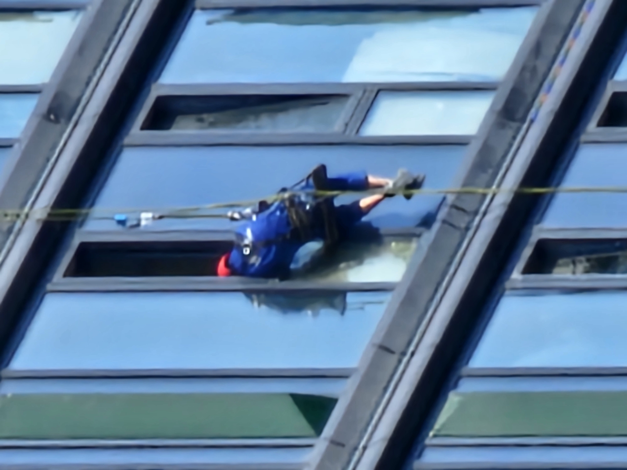 Rope-access work on a glass high-rise in Moscow