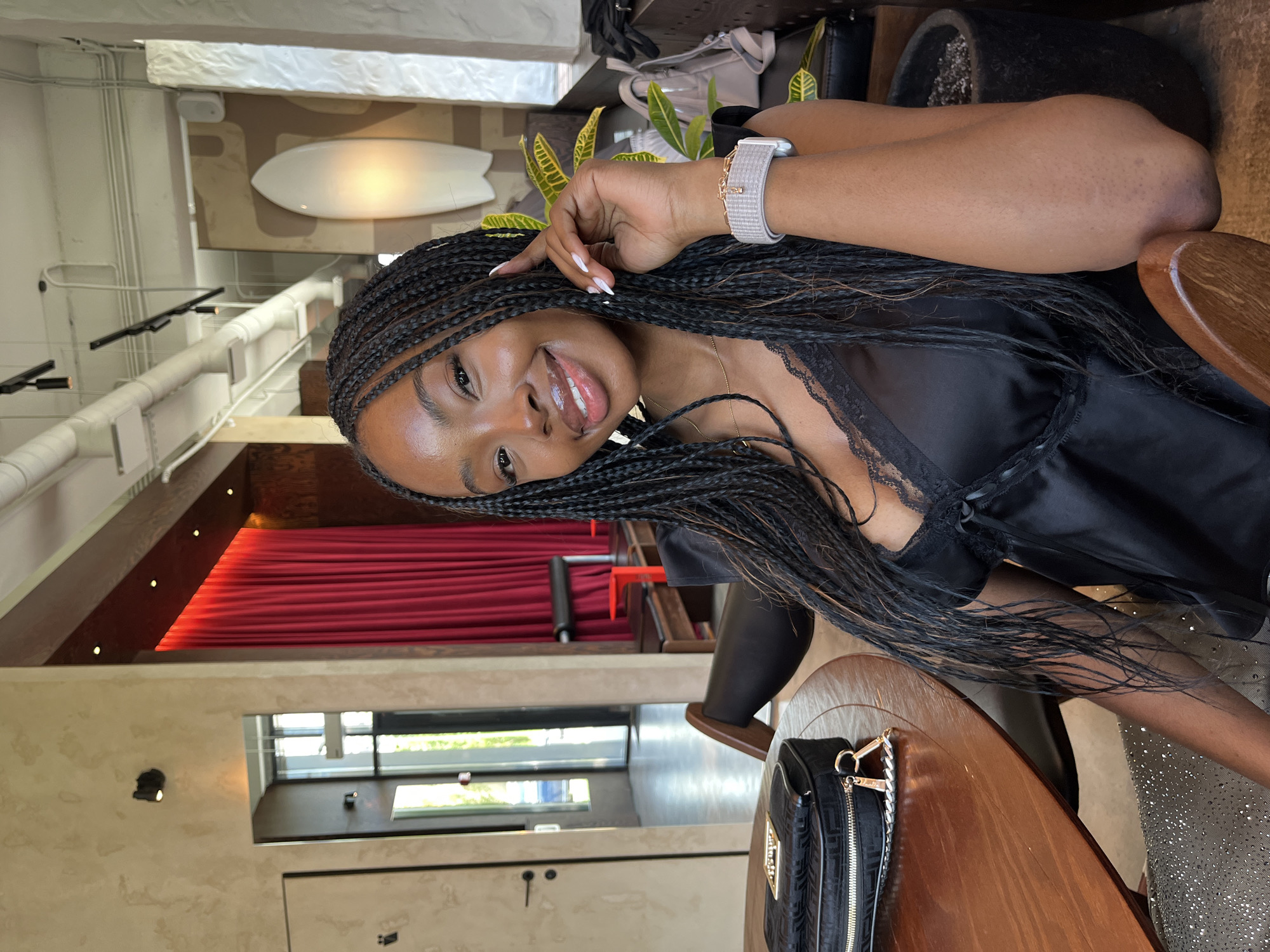Woman poses for photos at Kazan cafe over 50 minutes