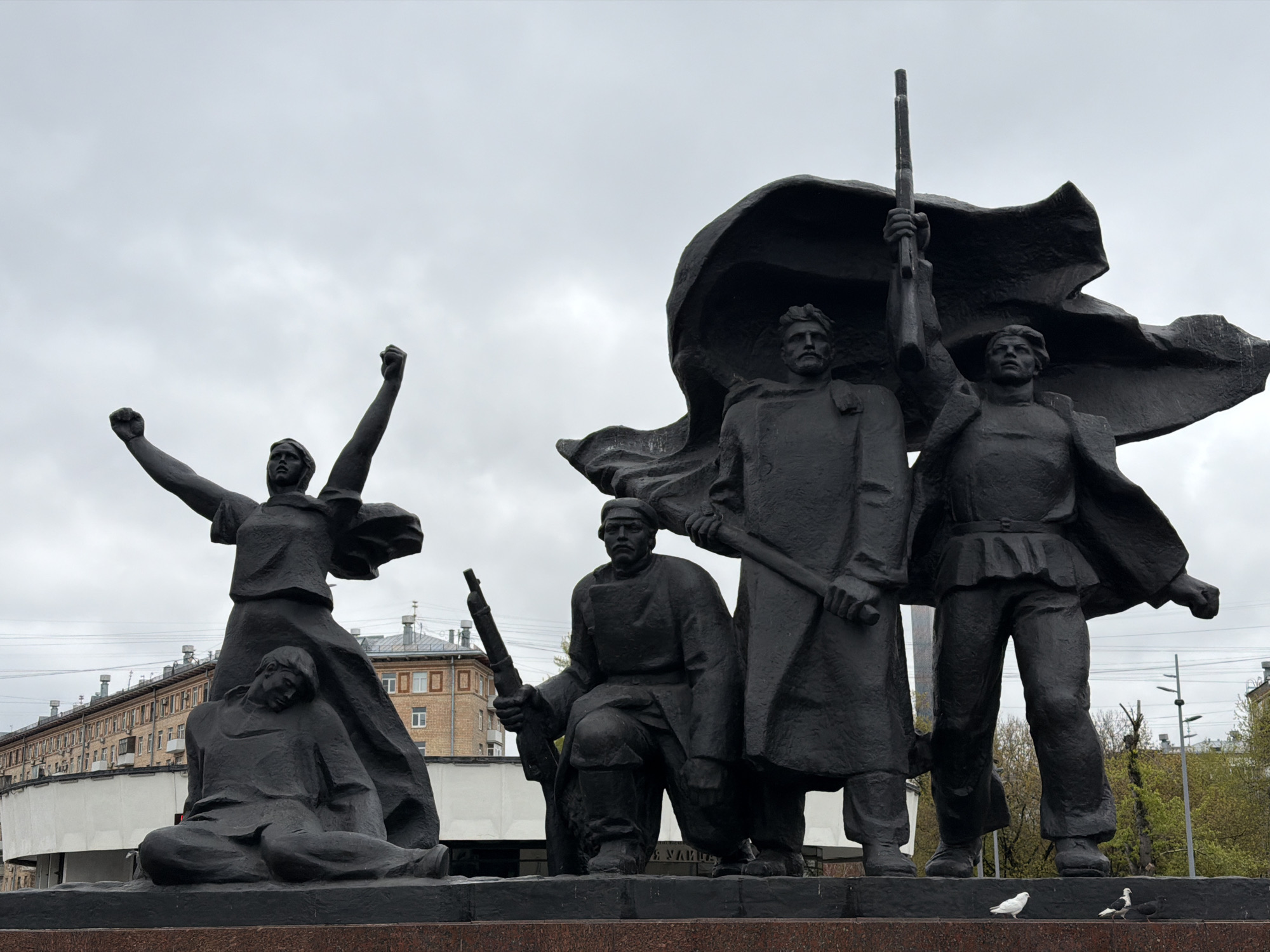 Moscow residents capture daily scenes near Revolution monument