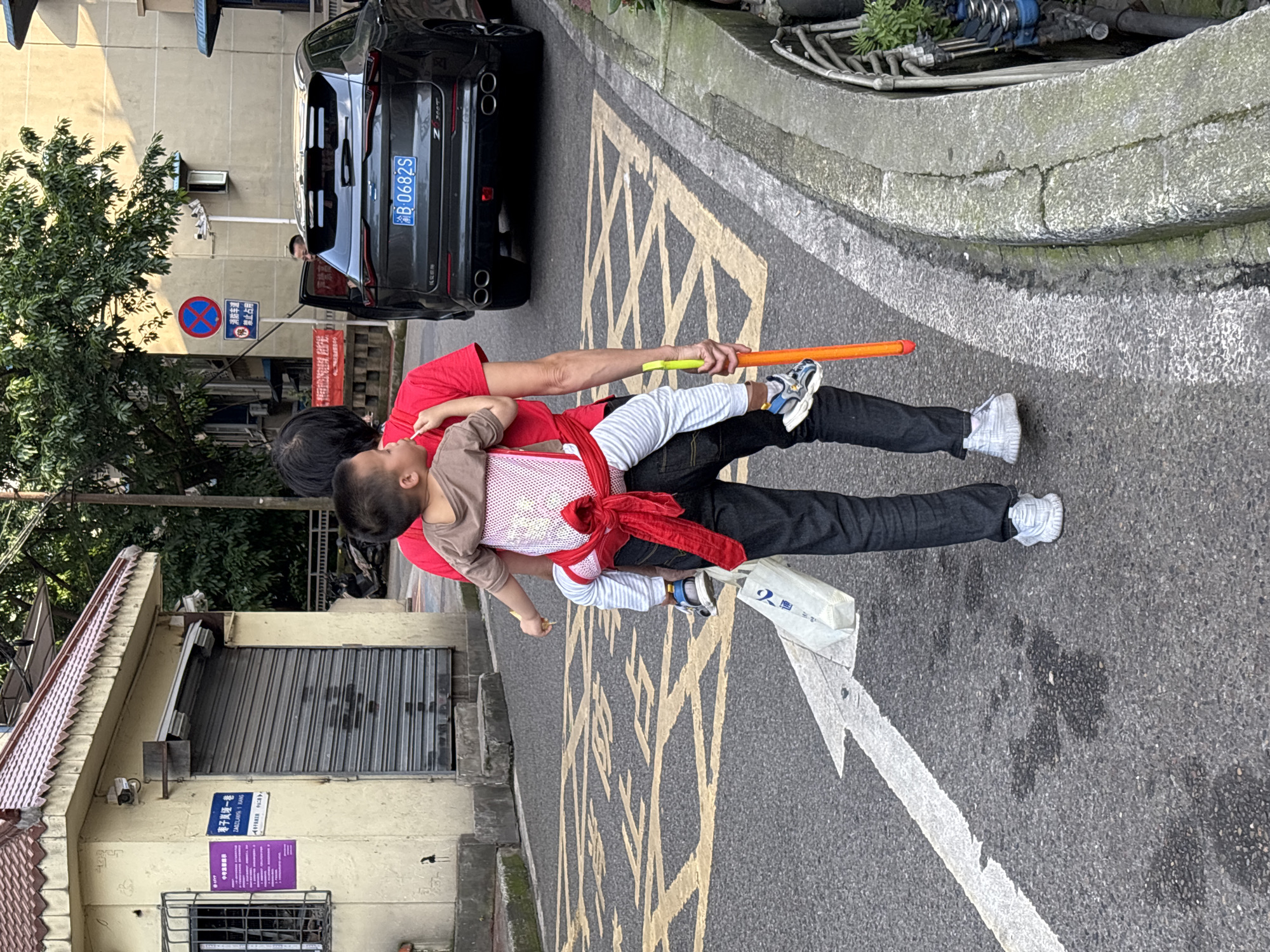 Everyday street life in Yuzhong District on a June morning