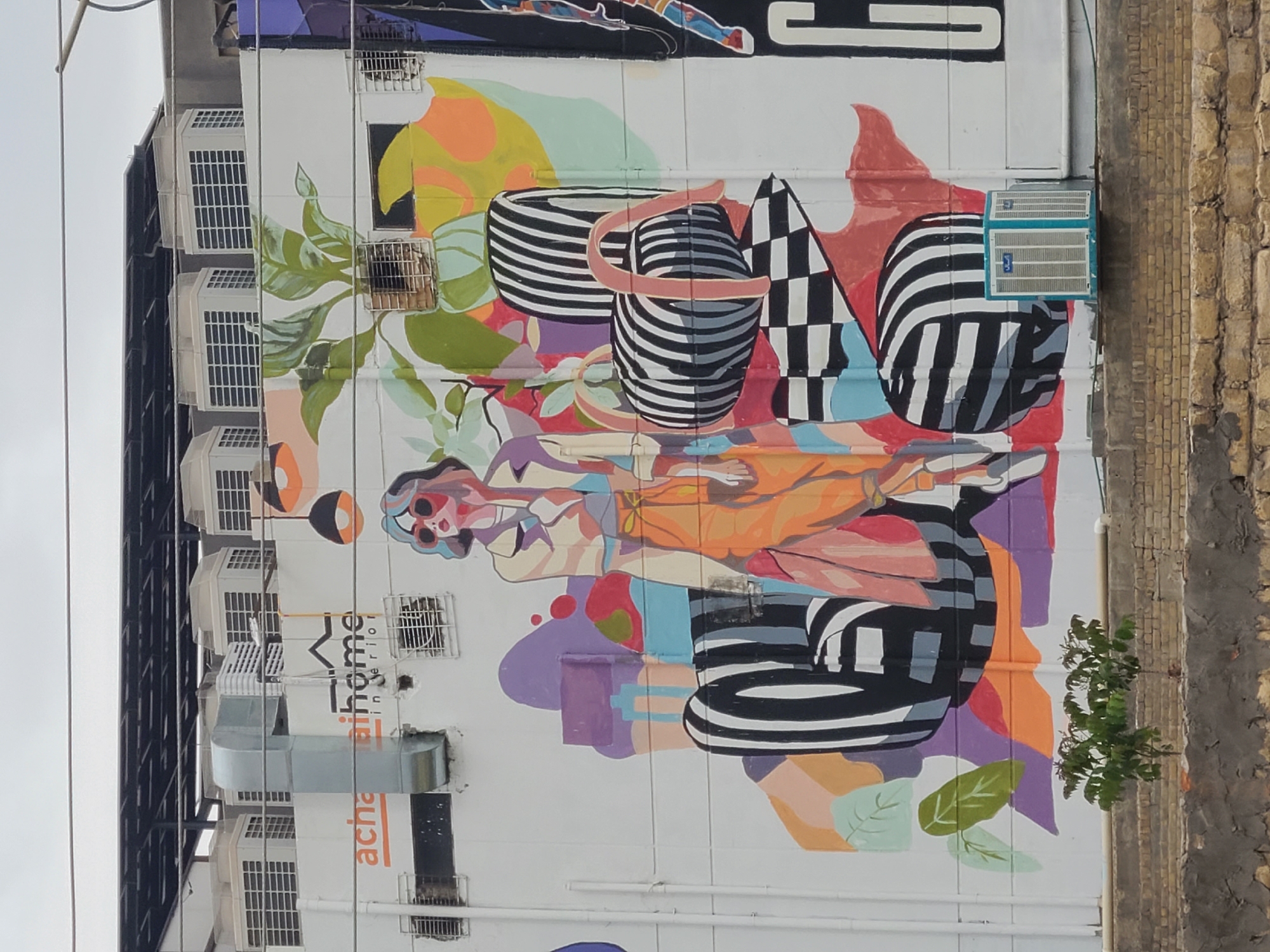 Friday morning street life and murals documented in Quetta