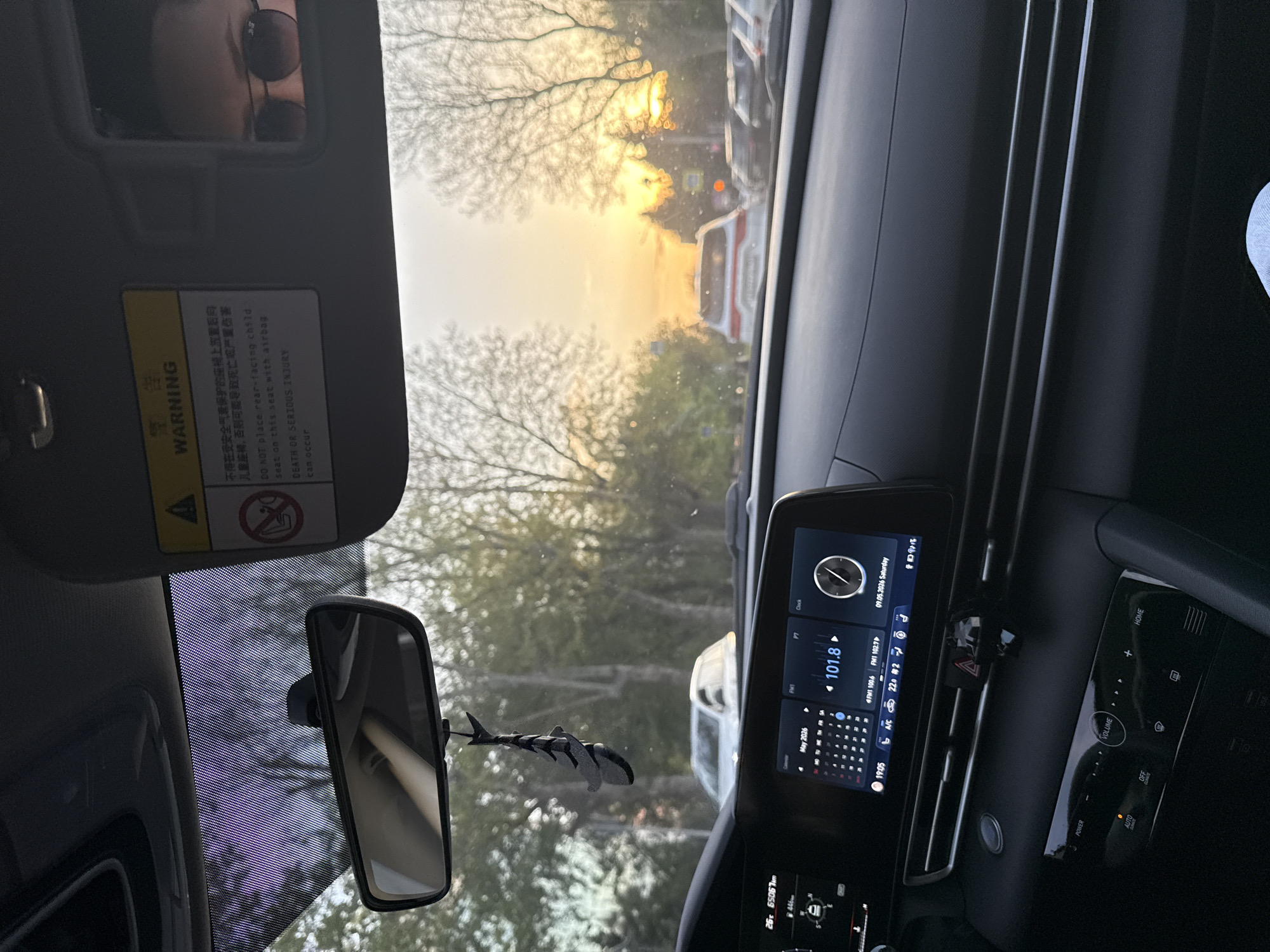 Urban Ferris wheel viewed from vehicles during 11-minute window