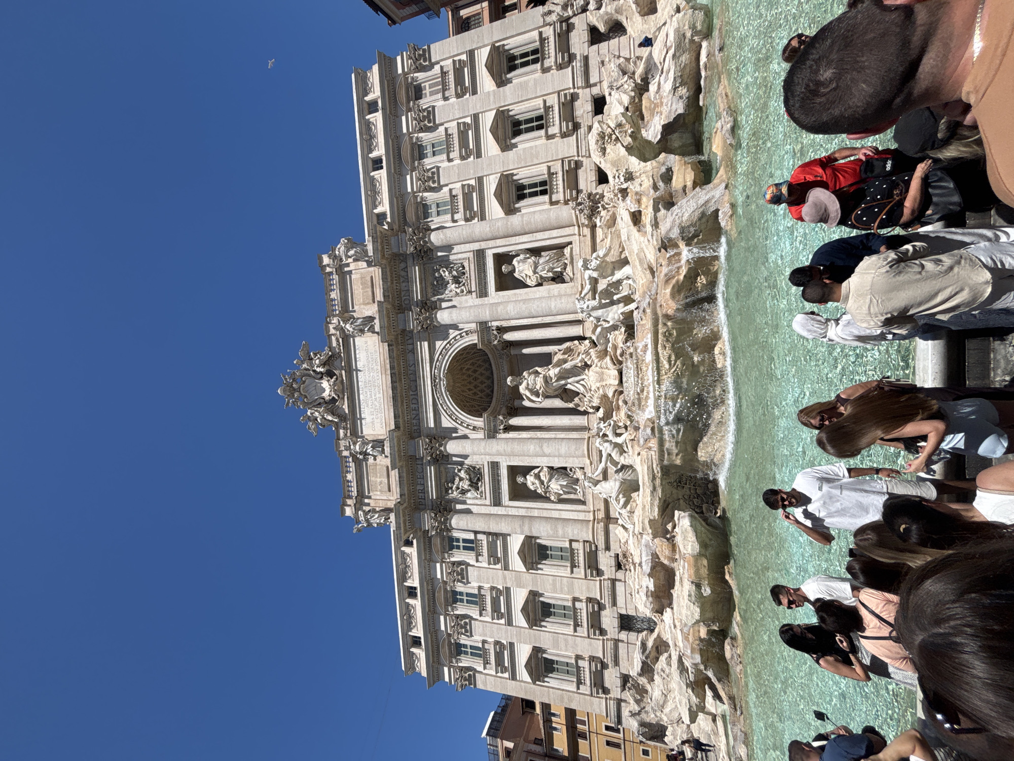 Tourist documents 50-minute walking tour through historic central Rome