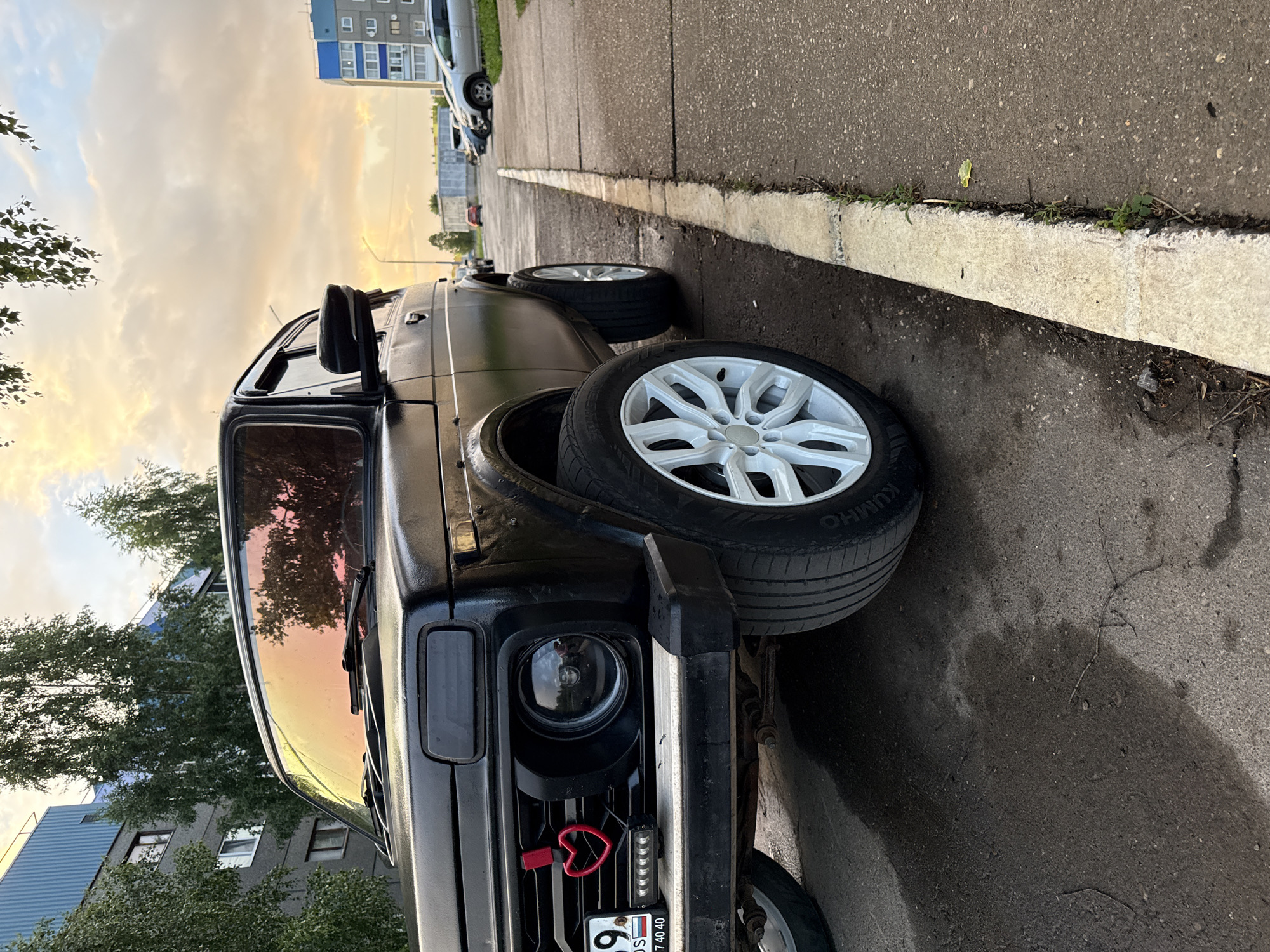 Witness documents flowers, sunset, vehicle in Markovskiy, Russia