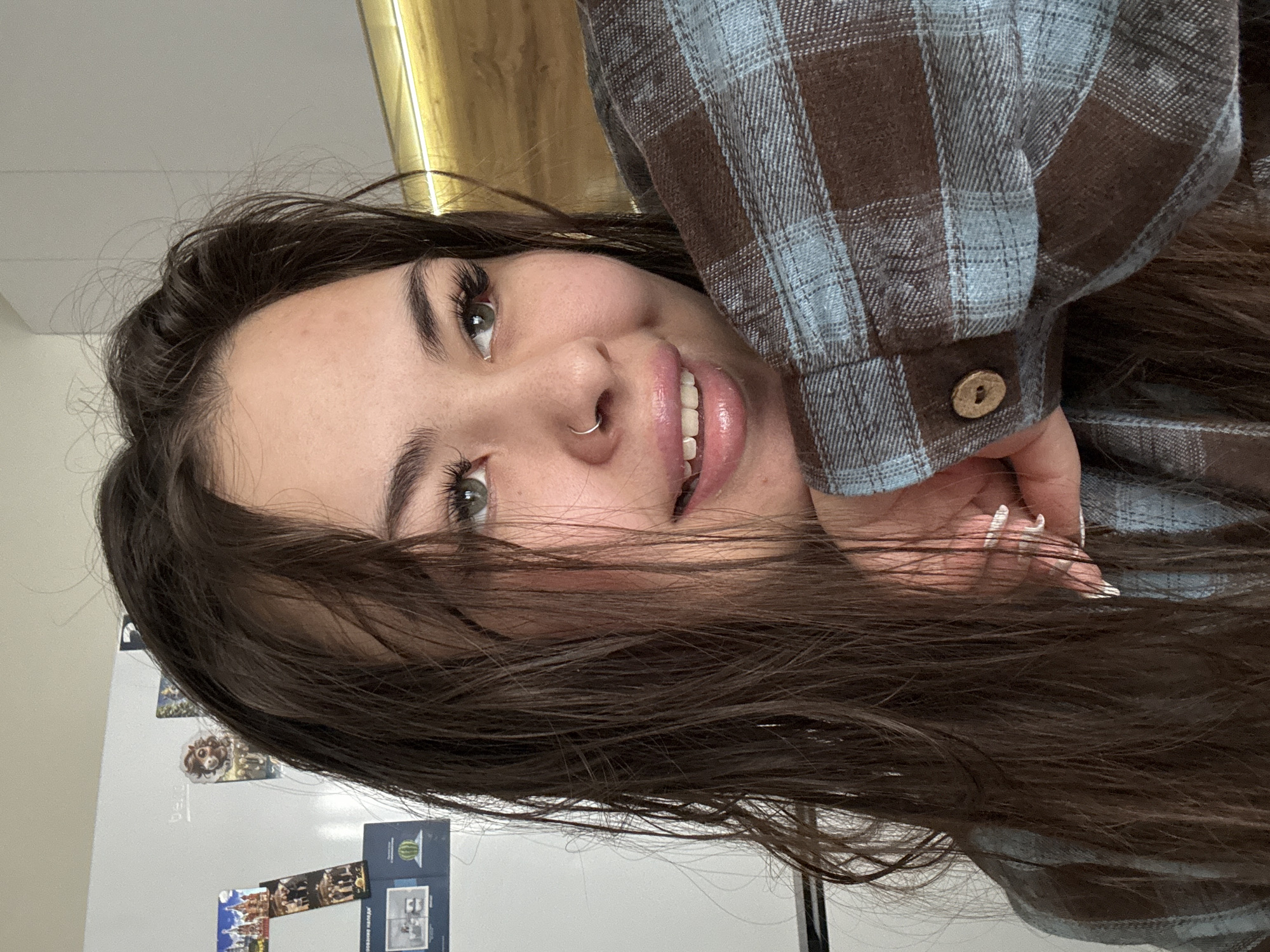 Woman documents quiet afternoon with selfies, meal near St. Petersburg
