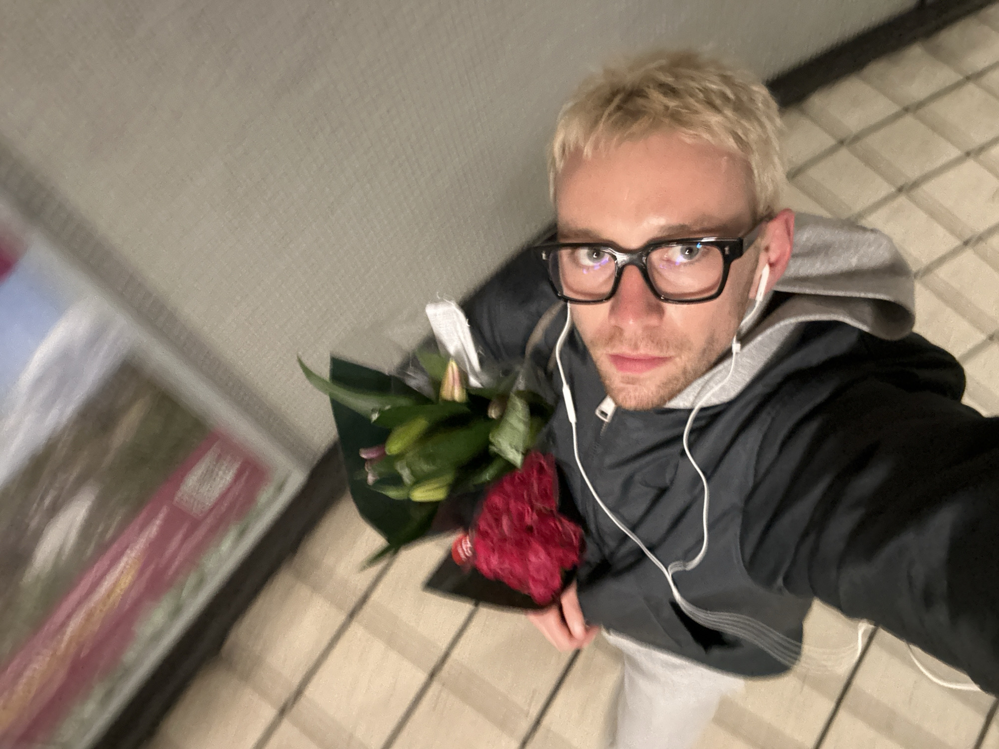 Person with flower bouquet spotted at London Underground station