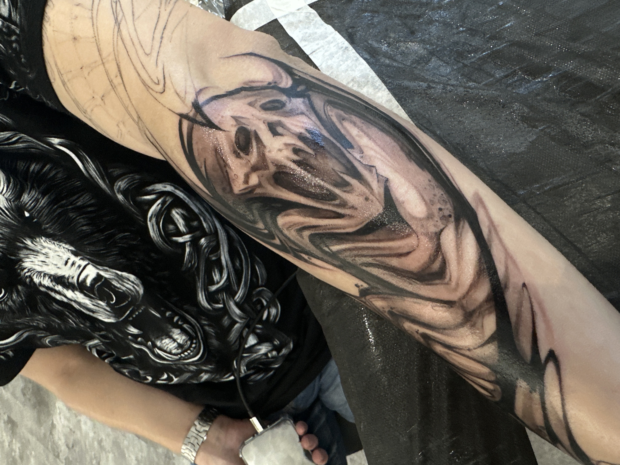 Moscow afternoon: tattoo session and street scene documented