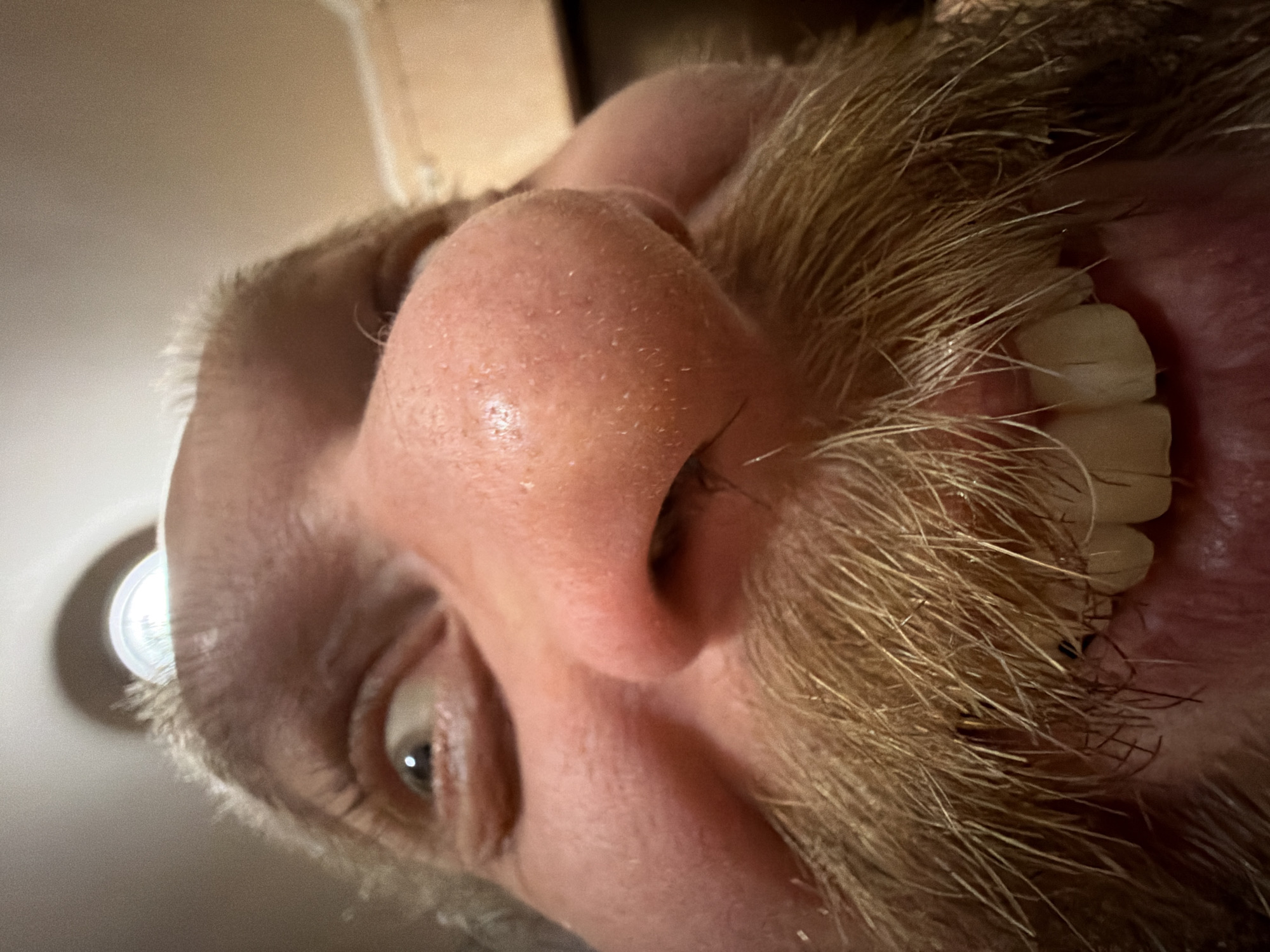 Man takes fitness selfies indoors in Saint Petersburg