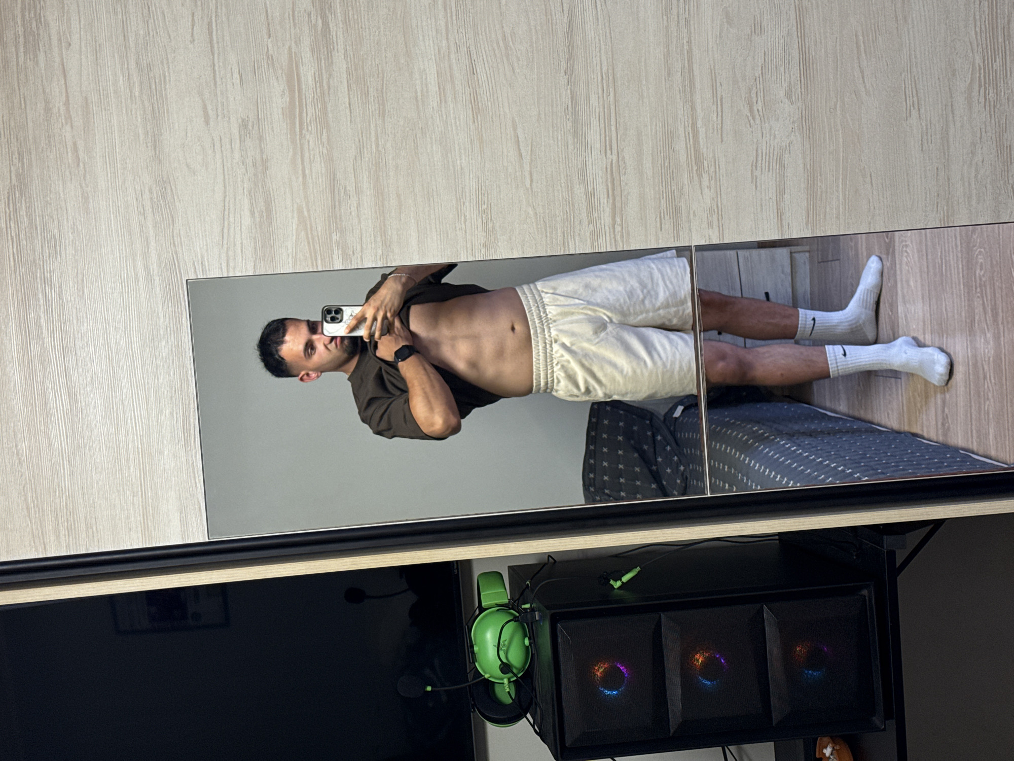 Mirror selfies and gaming setup shots from a Shumen bedroom