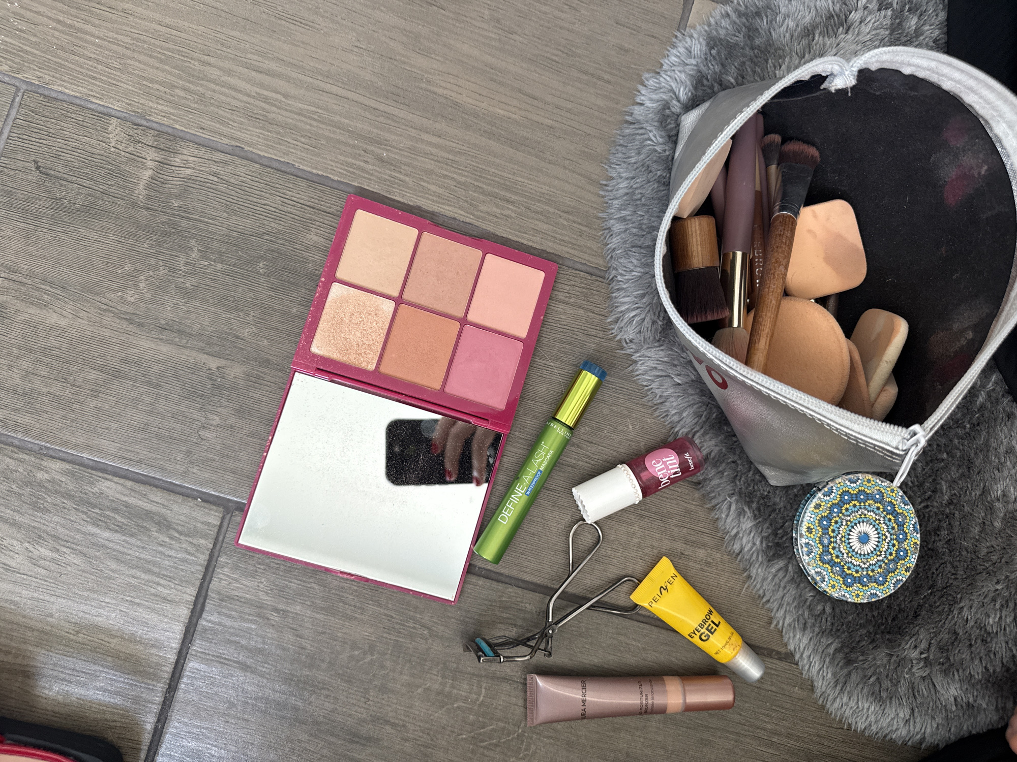 Person documents evening makeup routine in Mexico City apartment