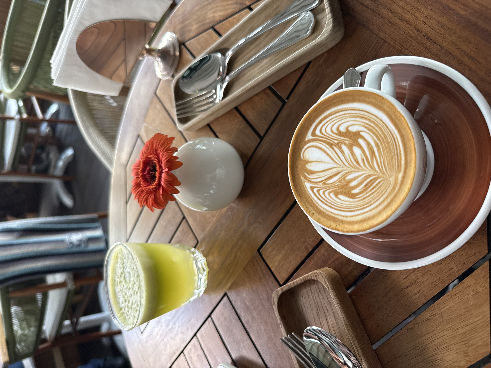 Cafe moment captured in Khimki featuring latte art